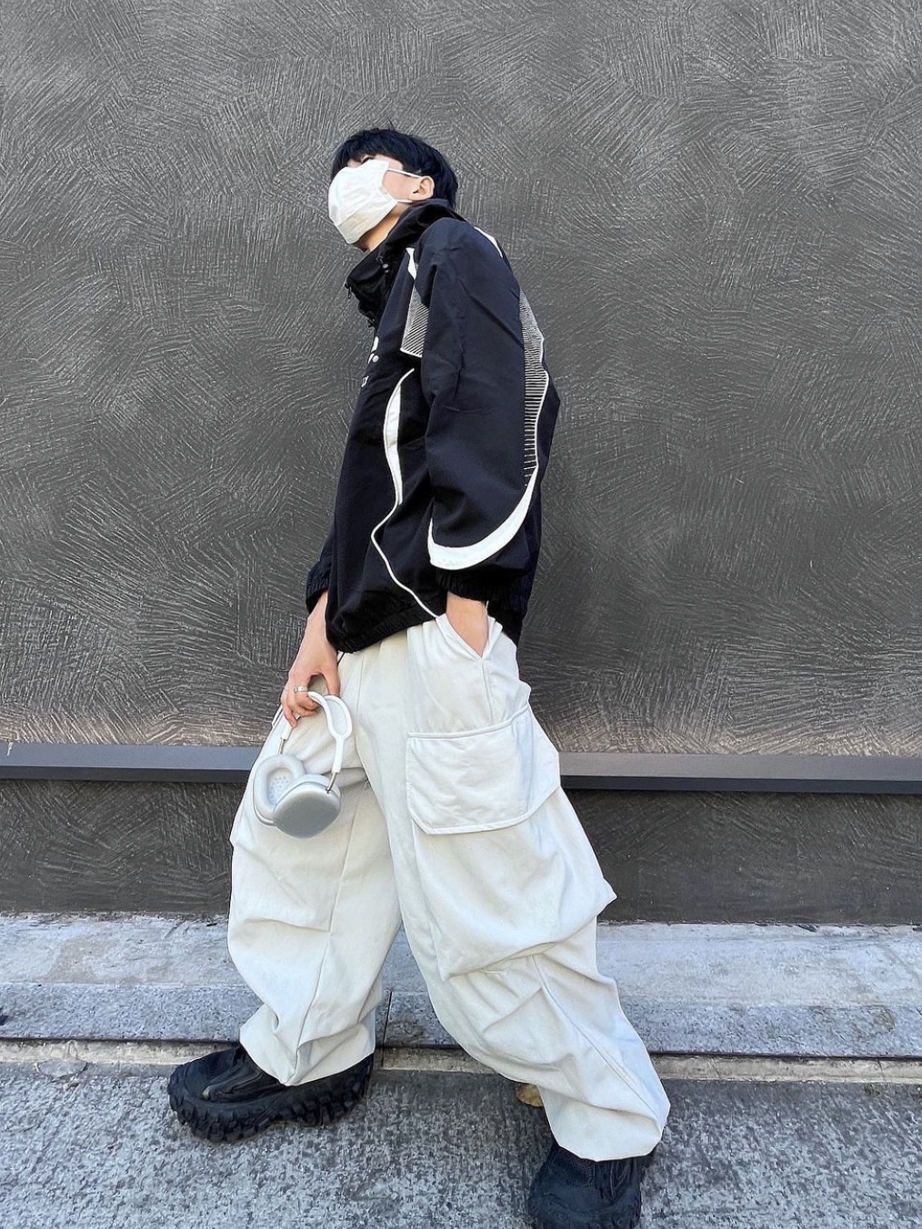 Balenciaga Defender Sneakers Black, Supreme x Umbro Track Jacket Black - 22SS 착용 스타일 - 1
