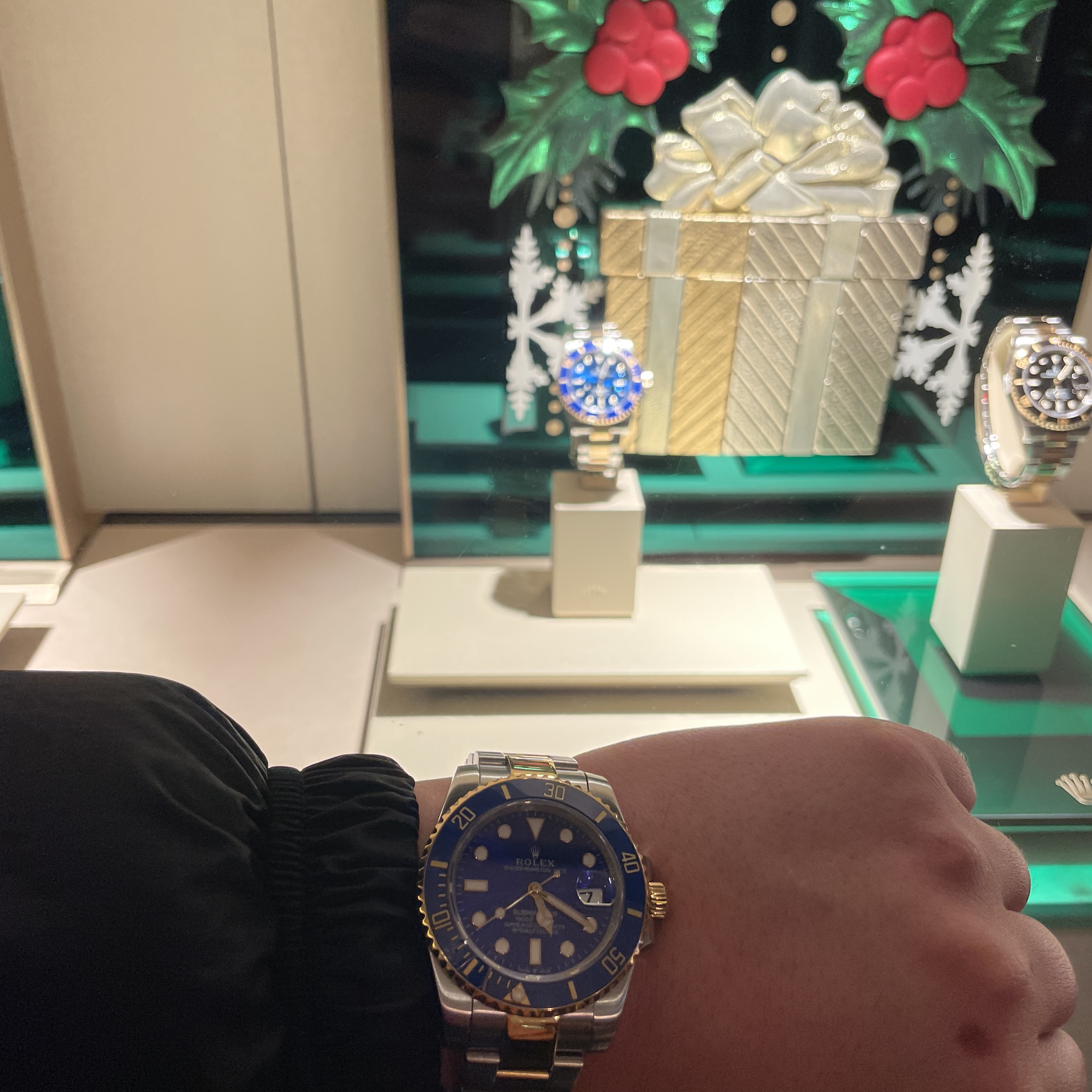 Rolex Submariner Date 41mm 126613LB Royal Blue Oyster 착용 스타일
