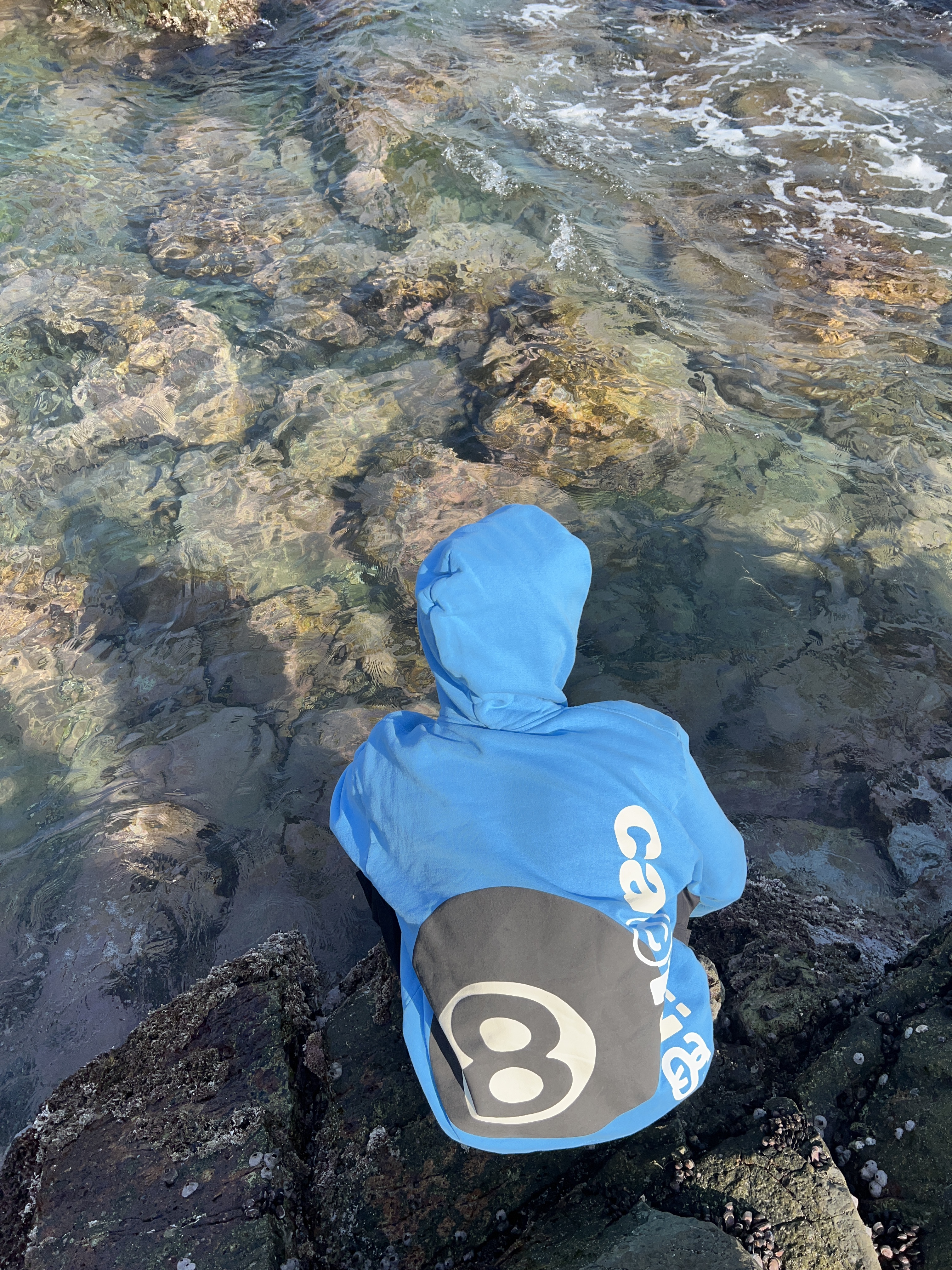 Stussy x Cactus Plant Flea Market 8 Ball Pigment Dyed Hoodie Blue, Stussy Basic Cuff Beanie Black 착용 스타일 - 4
