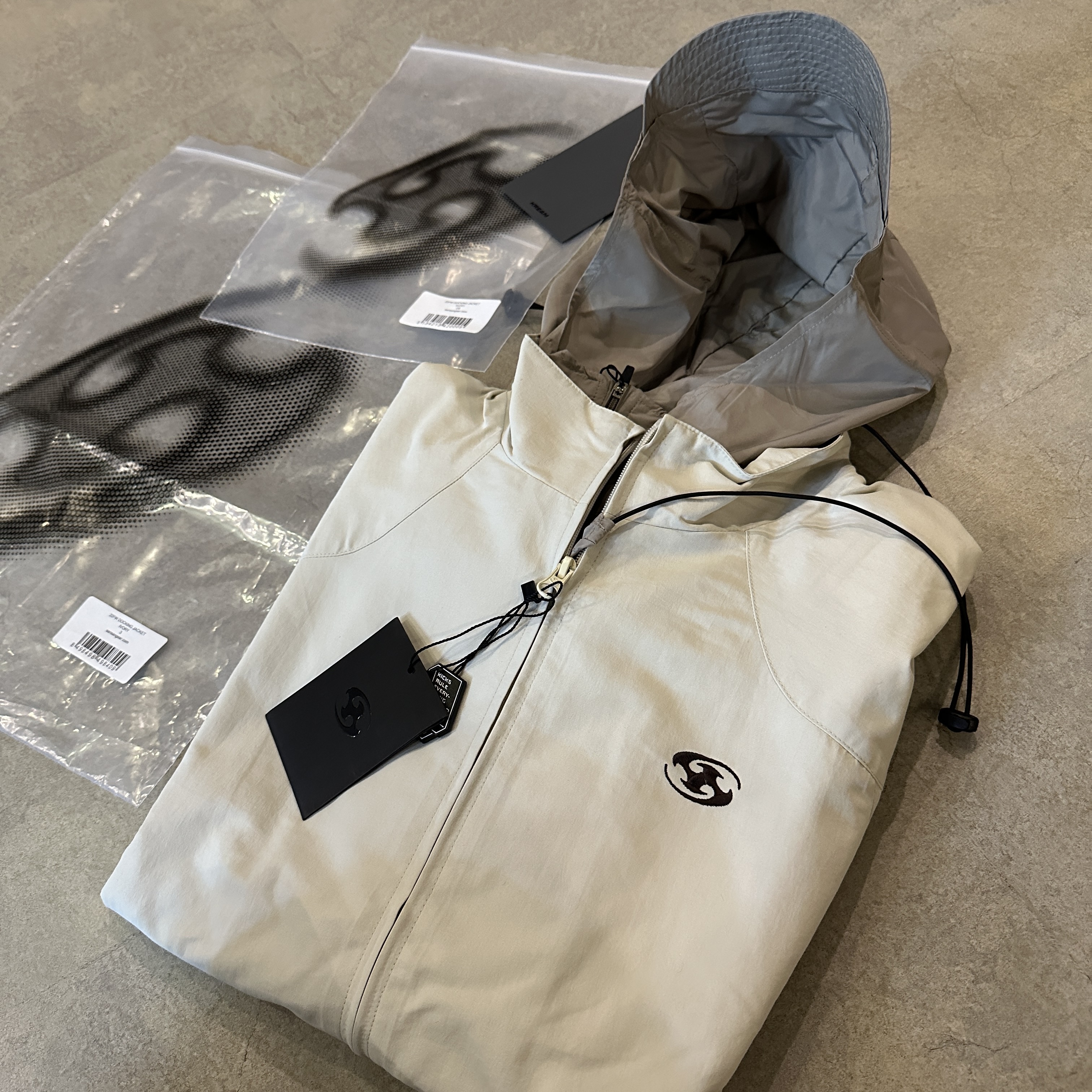Sansan Gear Docking Jacket Ivory - 22FW, Sansan Gear Nylon Wing Cap Grey - 22FW 착용 스타일 - 3