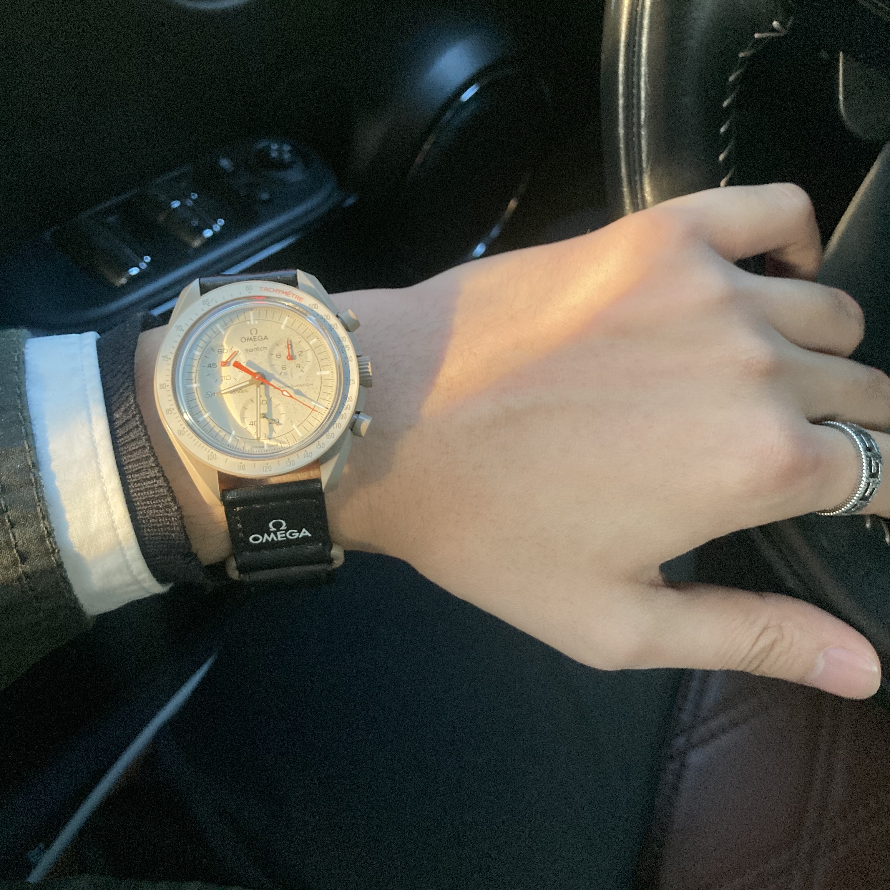 Swatch x Omega Bioceramic MoonSwatch Mission To Jupiter 착용 스타일