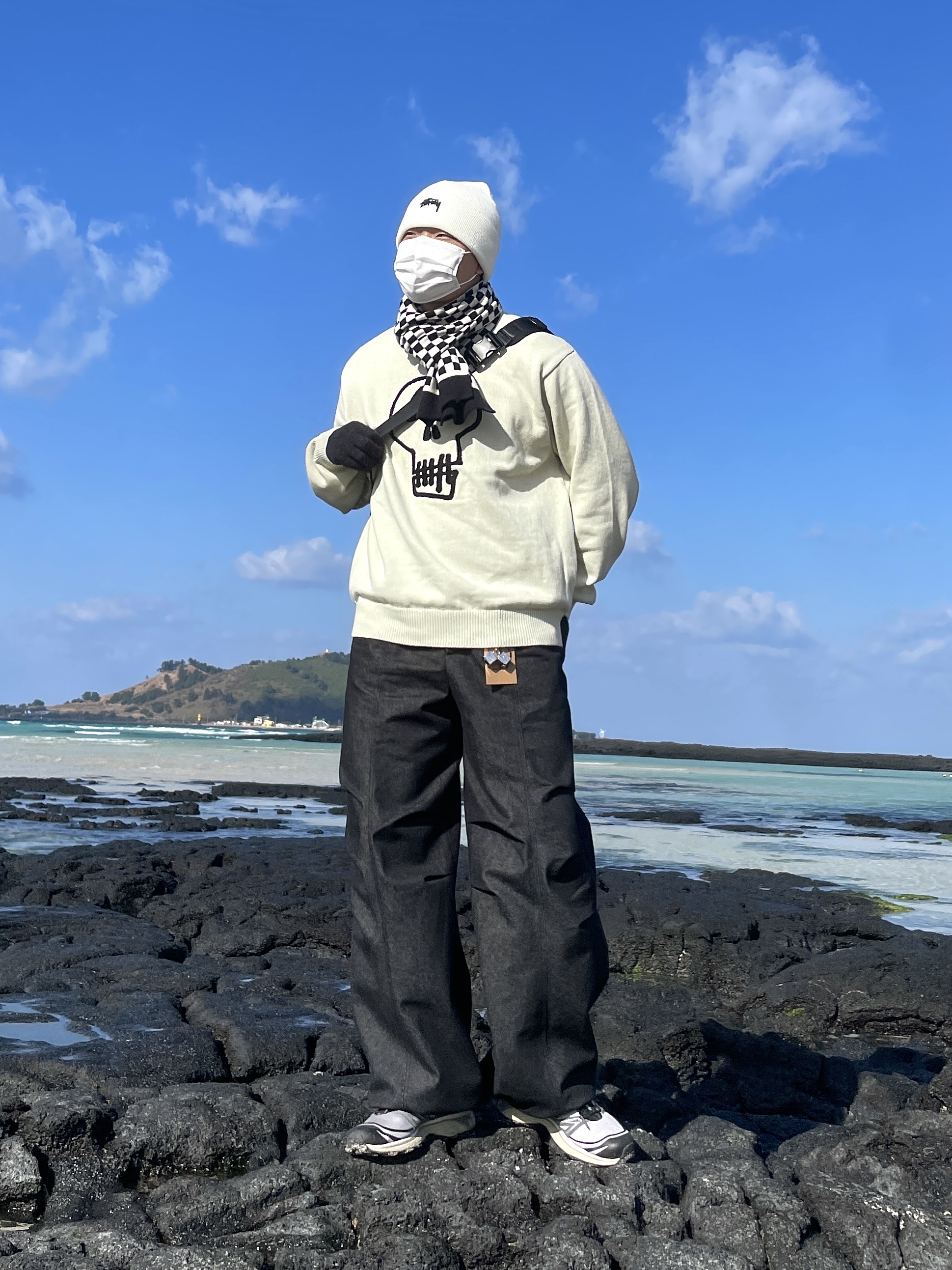Nike x Stussy NRG Cuffed Beanie Summit White, Stussy Skull Sweater Natural 착용 스타일 - 1