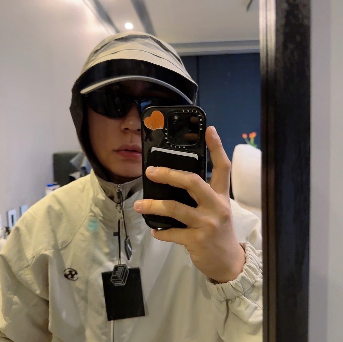 Sansan Gear Docking Jacket Ivory - 22FW, Sansan Gear Nylon Wing Cap Grey - 22FW 착용 스타일 - 2
