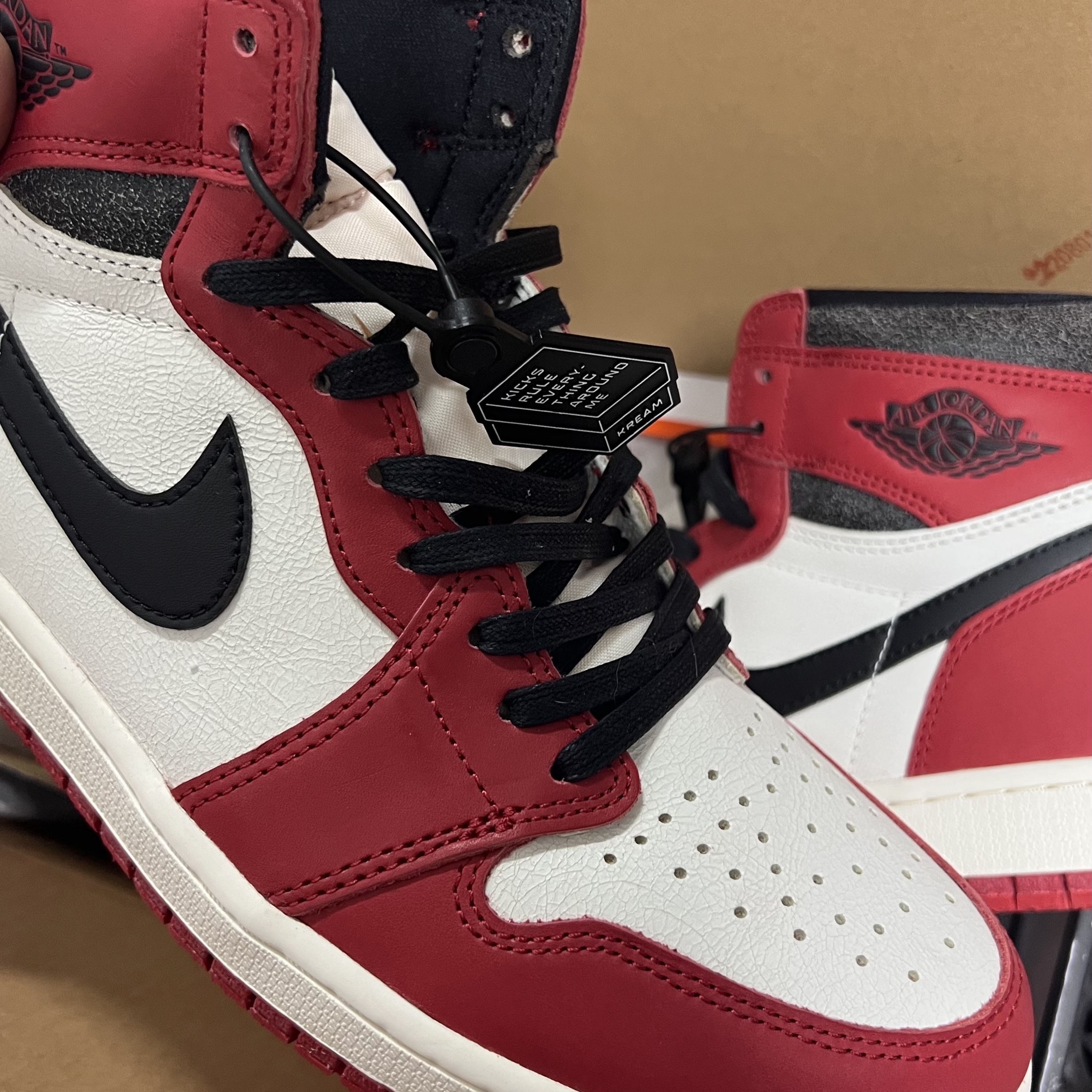 Jordan 1 Retro High OG Chicago 2022, Jordan 1 Retro High OG Gym Red 착용 스타일 - 4