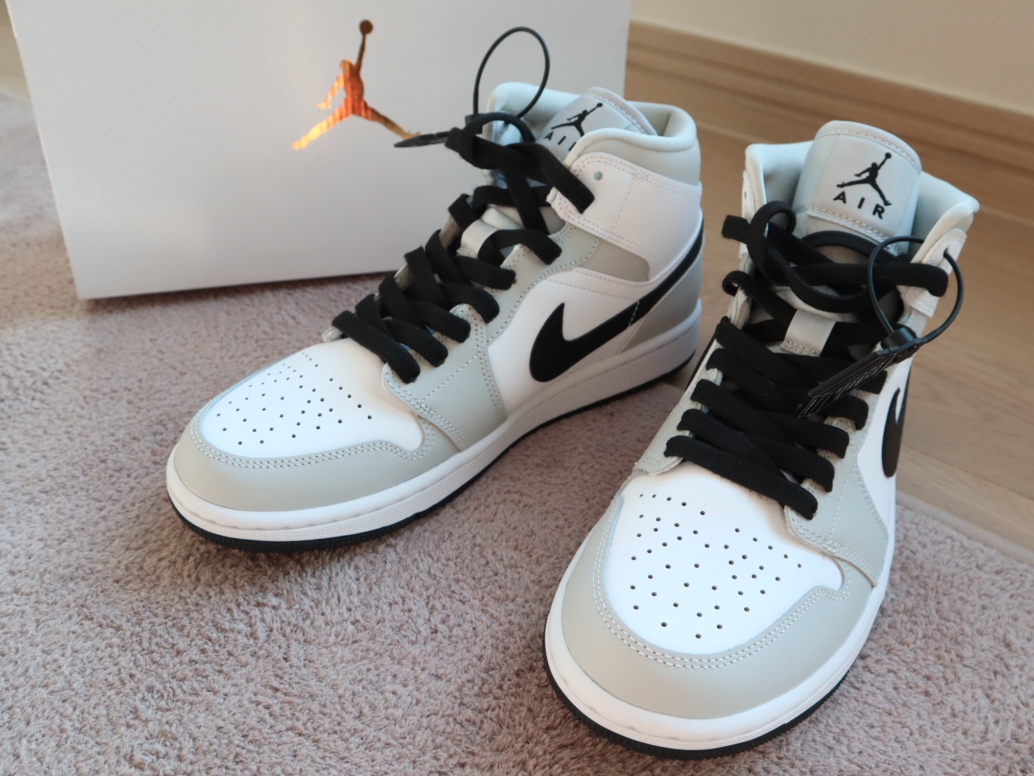 (W) Jordan 1 Mid Grey Fog 착용 스타일 - 1