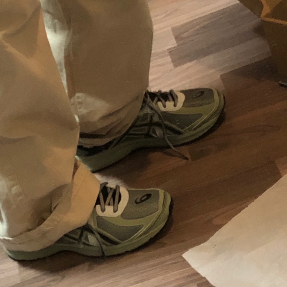 Asics Jog 100 S Sheet Rock - 2E Wide 착용 스타일 - 3