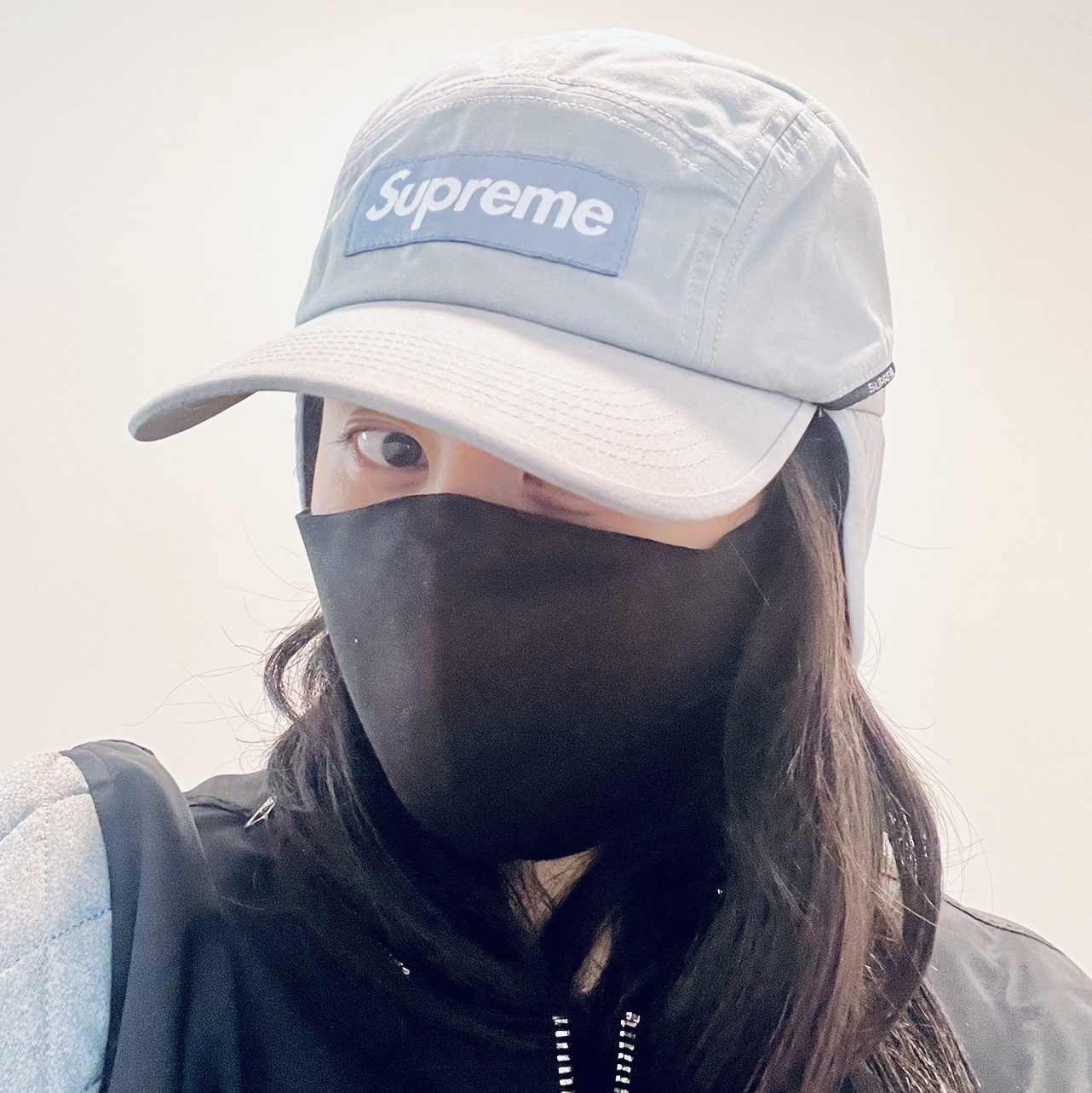 Supreme Packable Earflap Camp Cap Grey - 22FW 착용 스타일 - 3