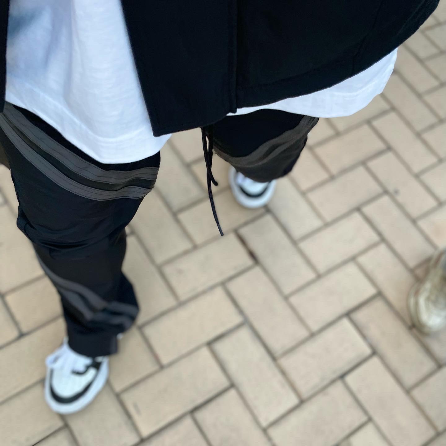 Maison Mihara Yasuhiro Wayne OG Sole Leather Low-top Sneakers Black White, Juun.J MK3 Transform Jacket Black - 22SS 착용 스타일 - 1
