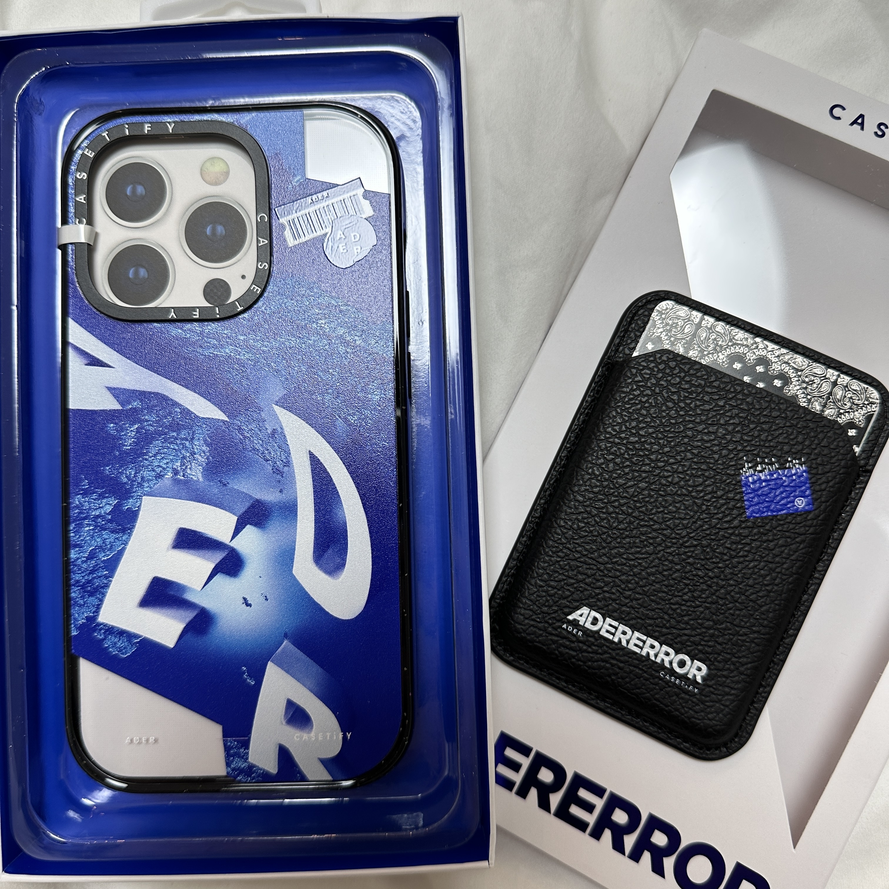 Casetify x Ader Error iPhone Tetris Magsafe Case Blue, Casetify x Ader Error Magsafe Wallet Noir 착용 스타일 - 2