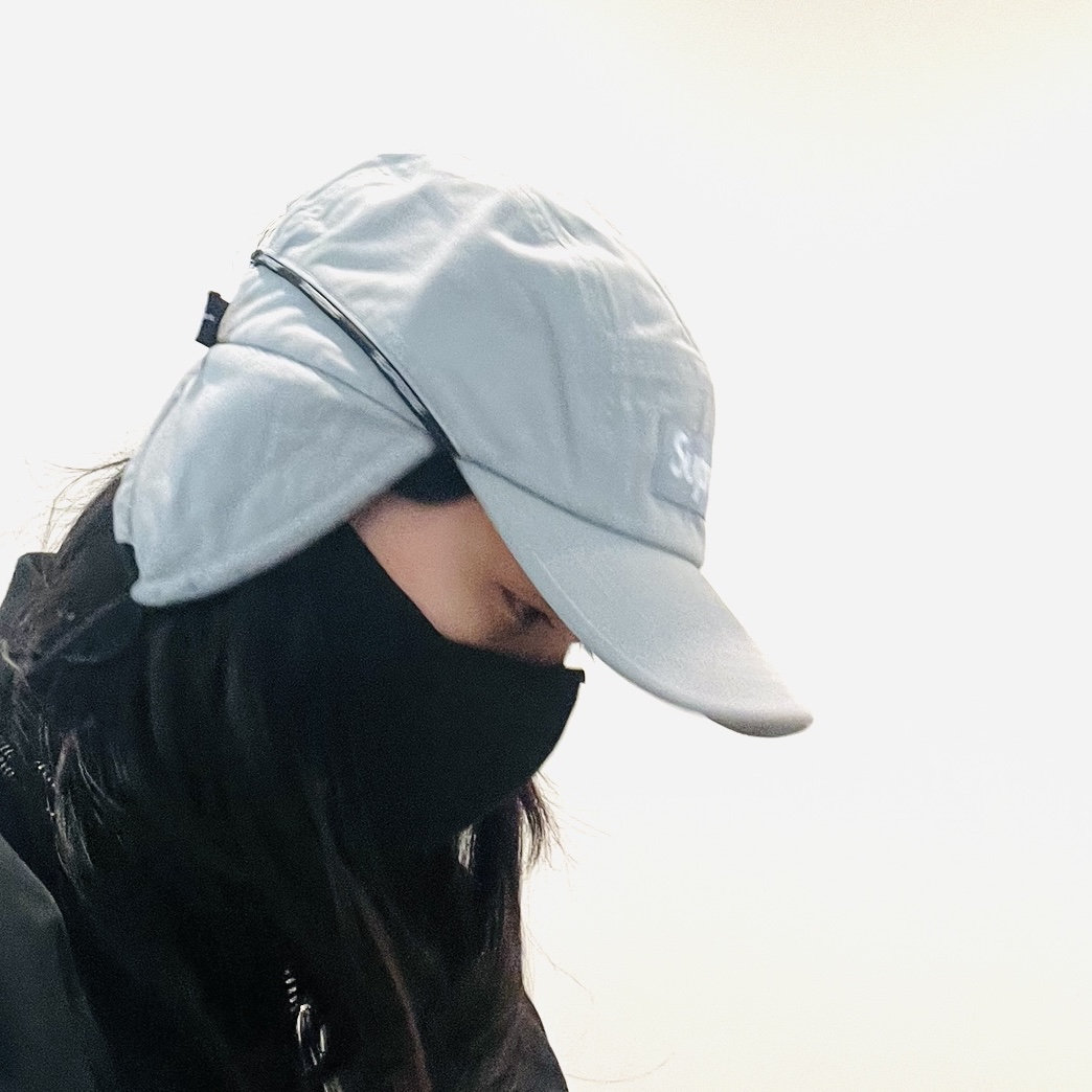 Supreme Packable Earflap Camp Cap Grey - 22FW 착용 스타일 - 5