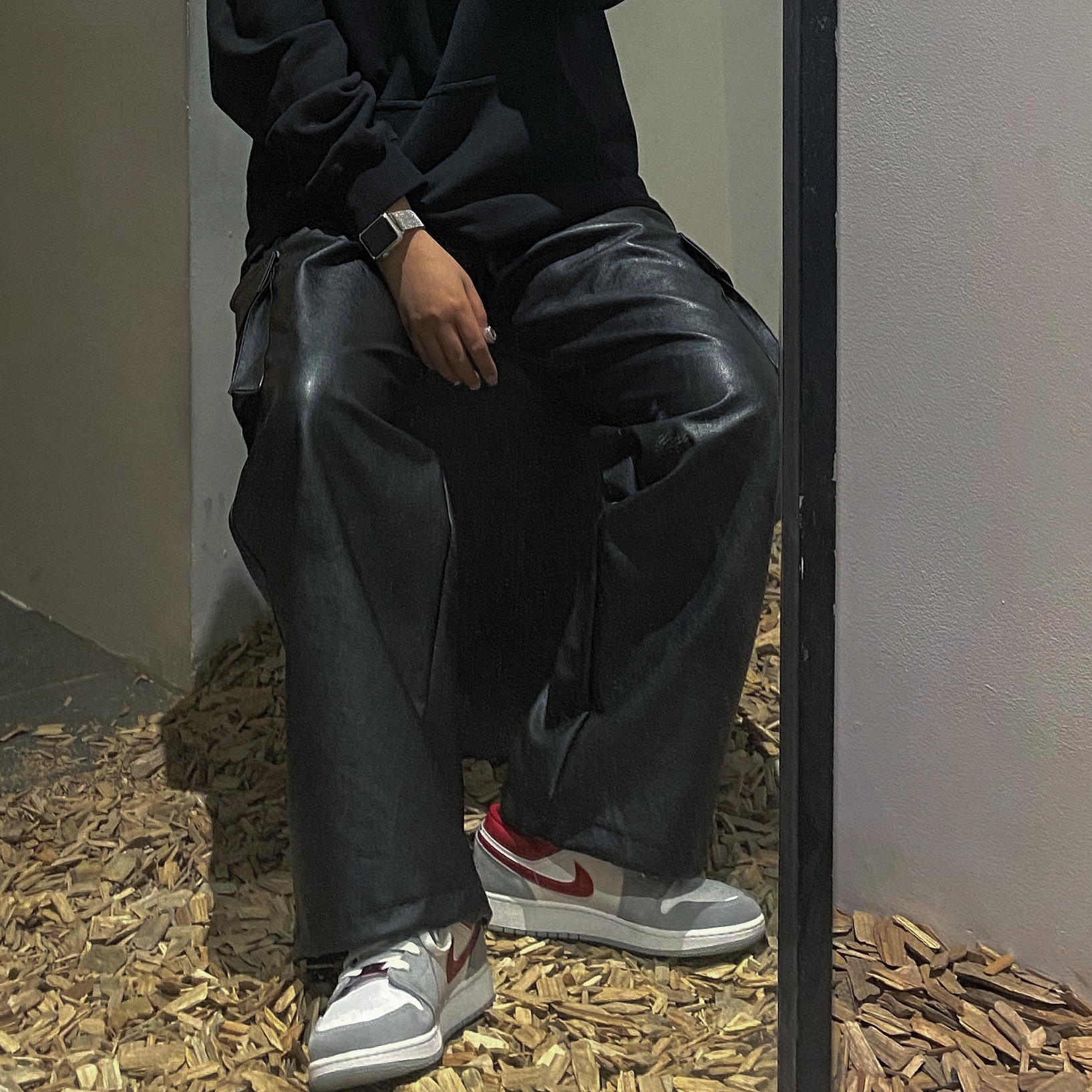 Jordan 1 Low SE Light Smoke Grey Gym Red, Stussy 8 Ball T-Shirt Black - 22SS 착용 스타일 - 3