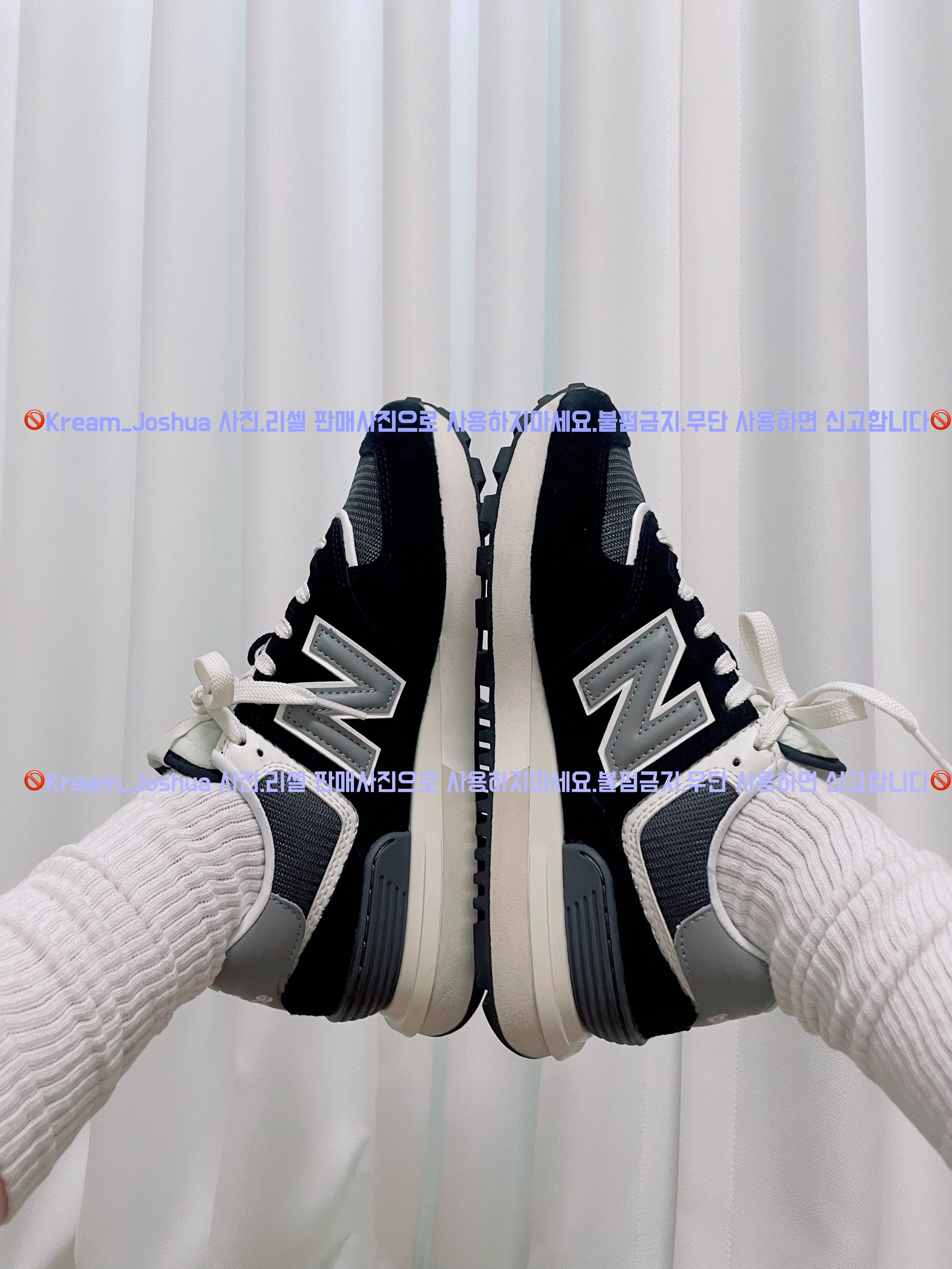 New Balance 574 Legacy Black, (Kids) Essentials The Core Collection Hoodie Stretch Limo 착용 스타일 - 2
