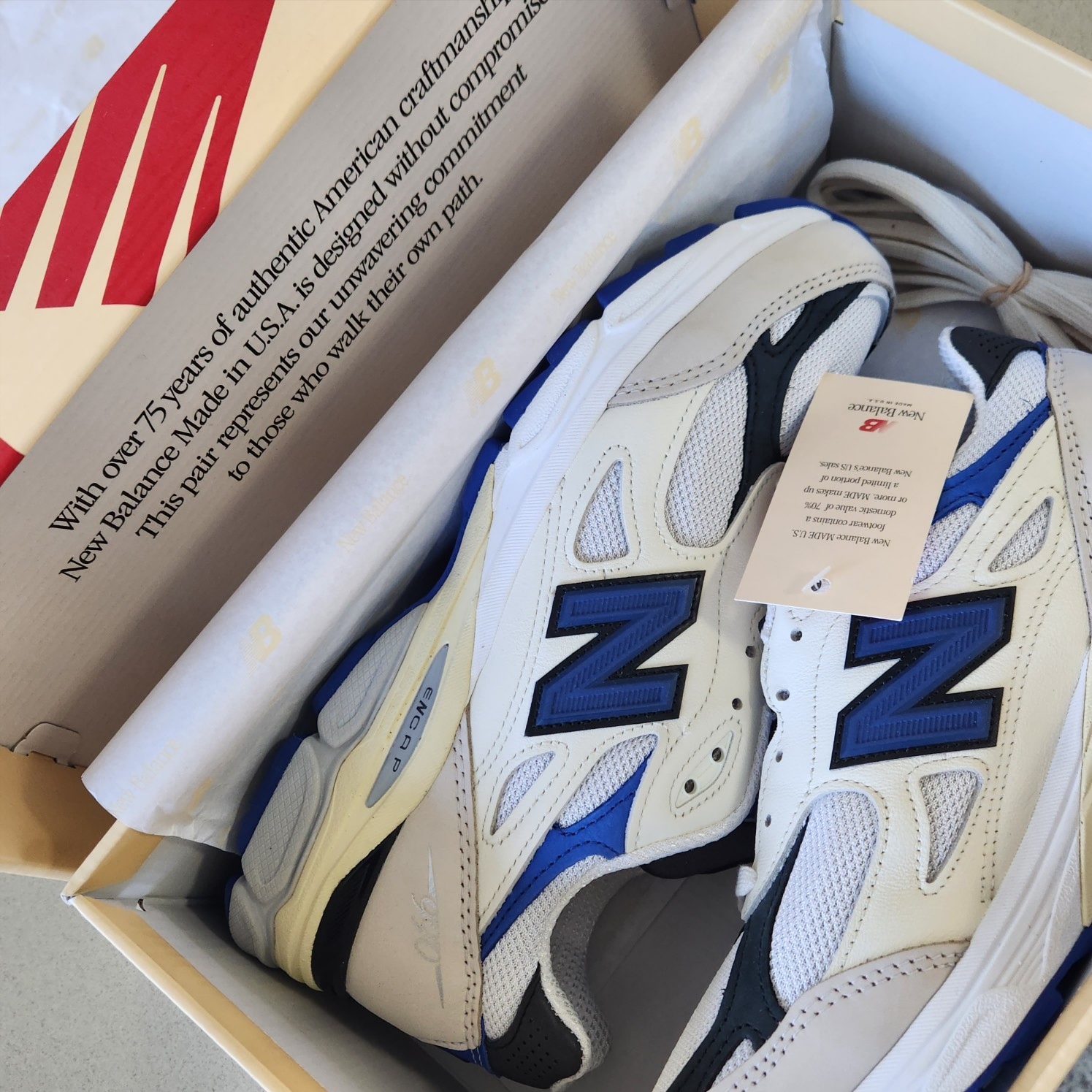 New Balance 990v3 Made in USA White Blue, Yeezy Gap Hoodie Blue 착용 스타일 - 1
