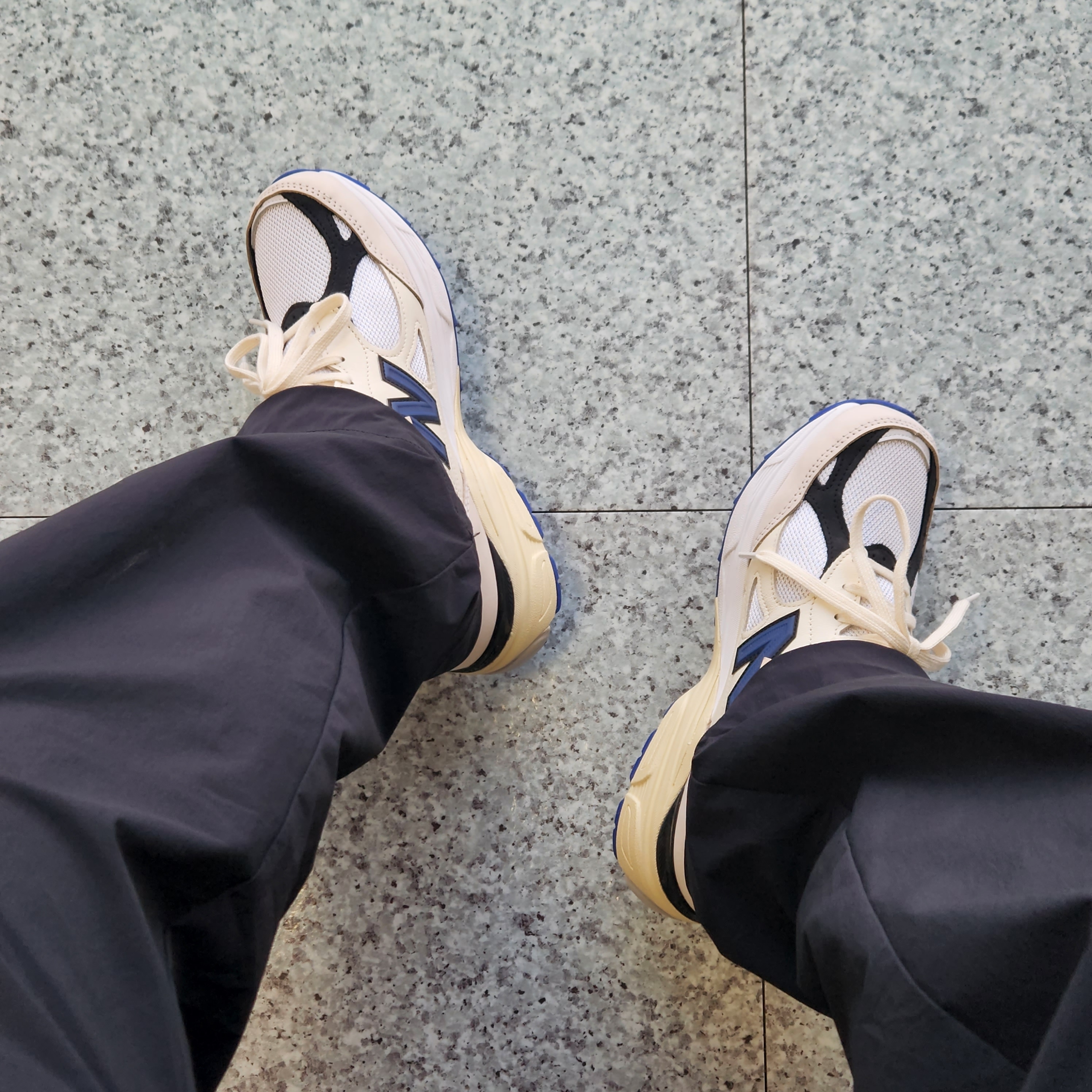 New Balance 990v3 Made in USA White Blue, Yeezy Gap Hoodie Blue 착용 스타일 - 2