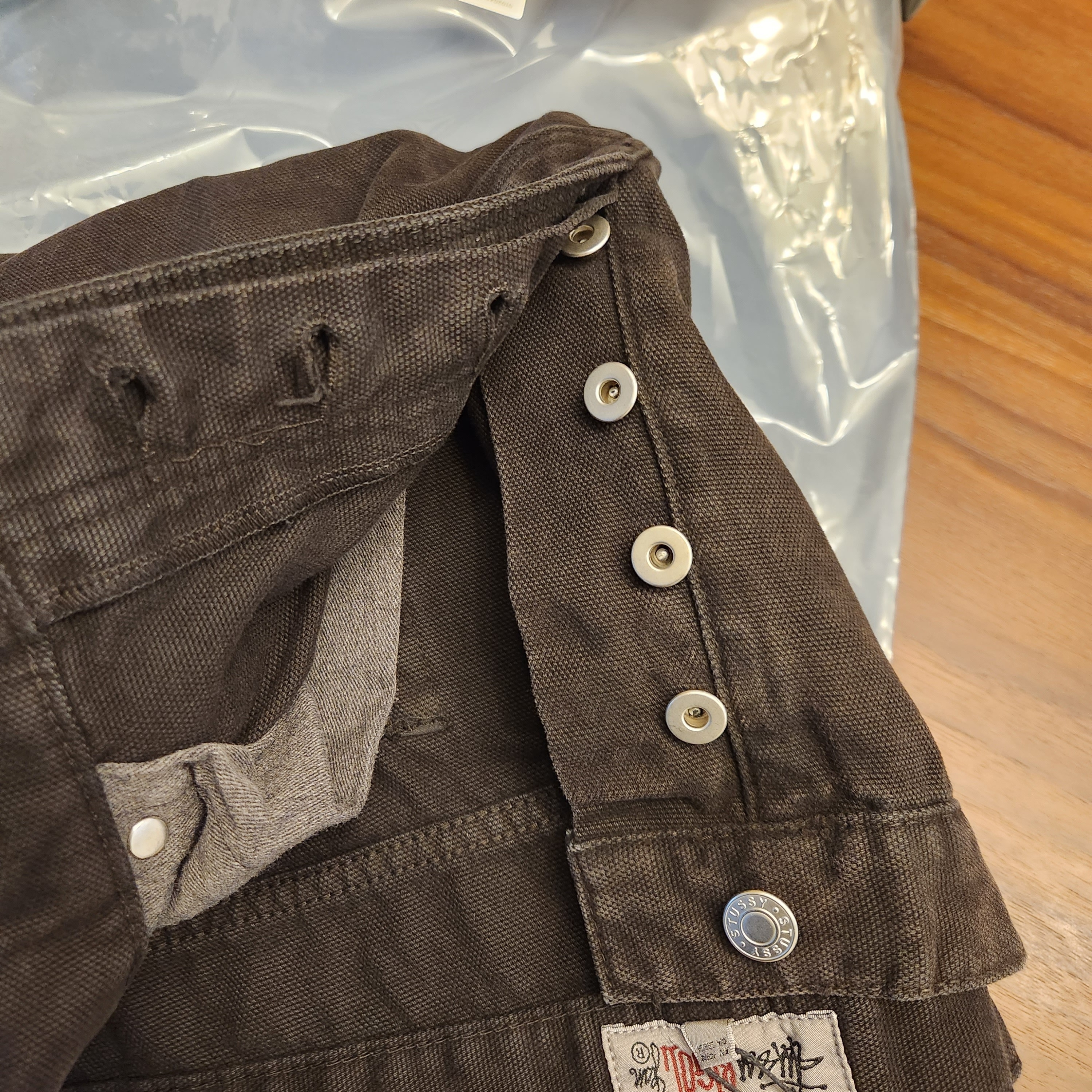 Stussy Washed Canvas Big OL' Jean Black, Jordan 1 x Travis Scott Retro Low OG SP Sail and Ridgerock 착용 스타일 - 1
