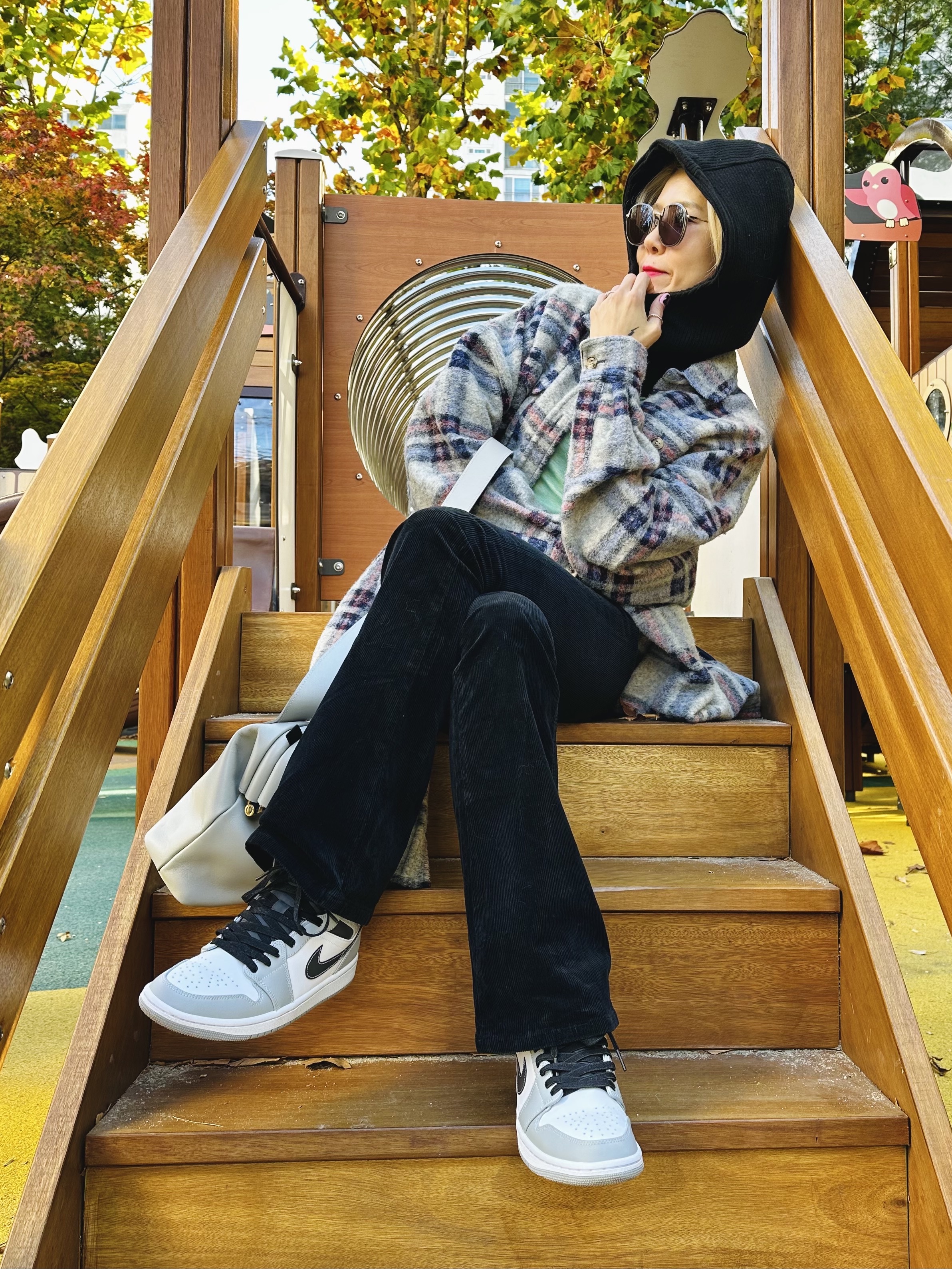 Jordan 1 Mid Light Smoke Grey Anthracite, (W) Isabel Marant Fontizi Coat Midnight - 21FW 착용 스타일 - 2