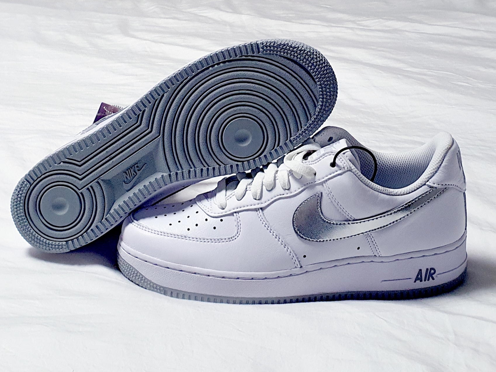 Nike Air Force 1 Low Retro Color of the Month White Metallic Silver 착용 스타일 - 2