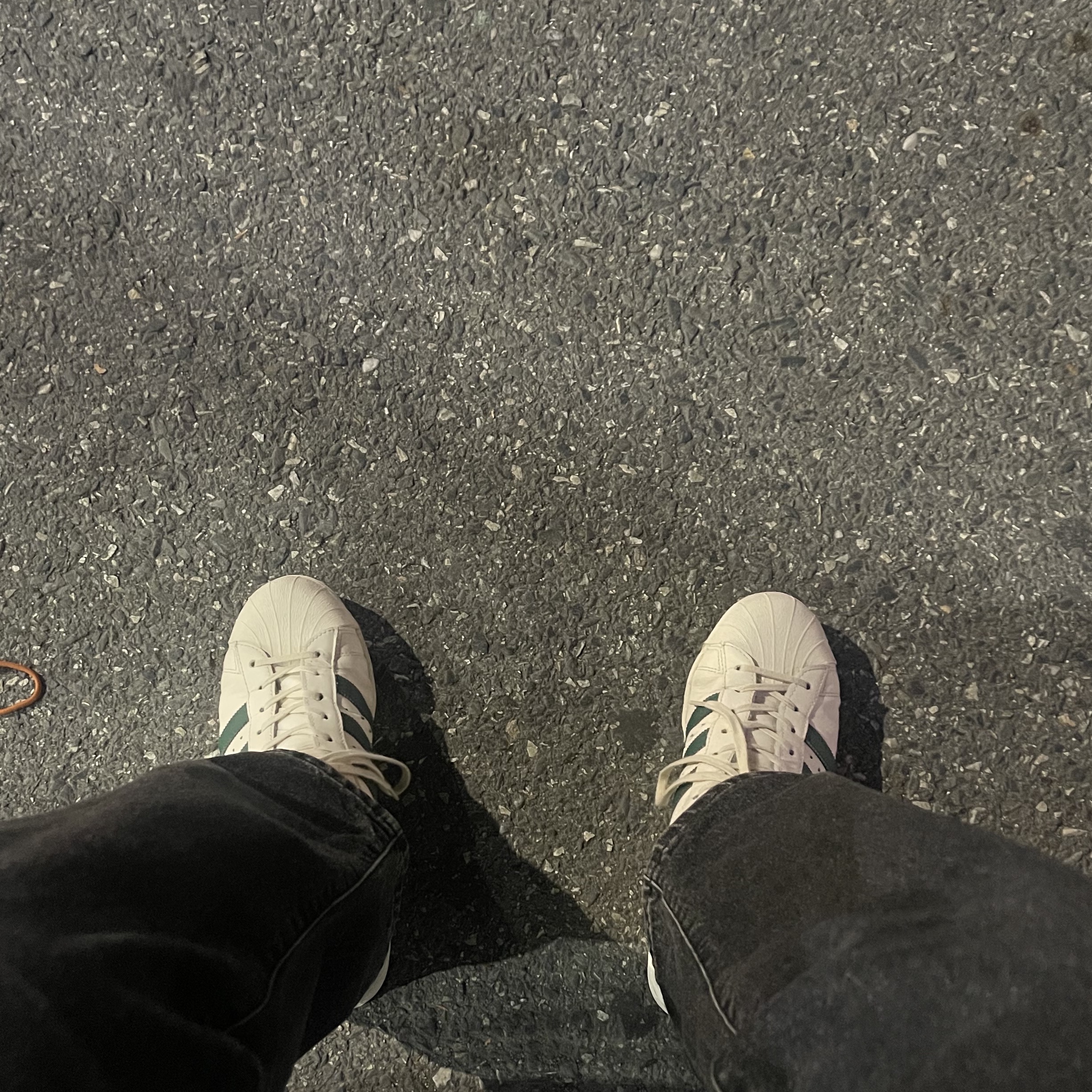 Adidas Superstar 82 Off White Dark Green 착용 스타일