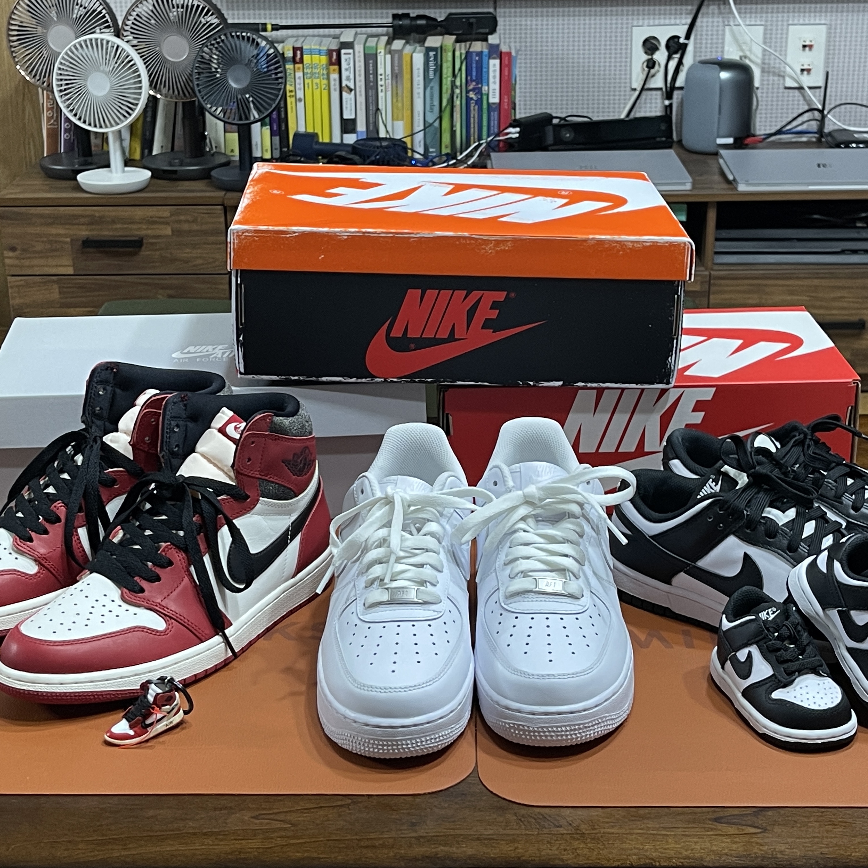 Jordan 1 Retro High OG Chicago 2022, Nike Air Force 1 '07 Low White 착용 스타일