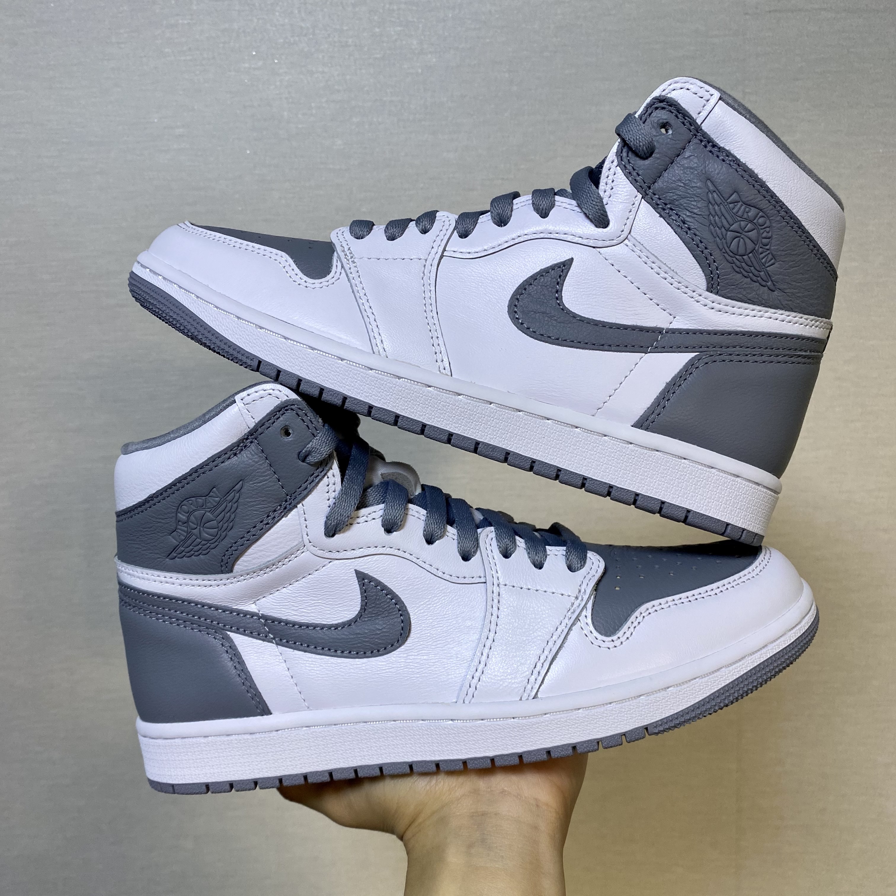 Jordan 1 Retro High OG Stealth 착용 스타일 - 4