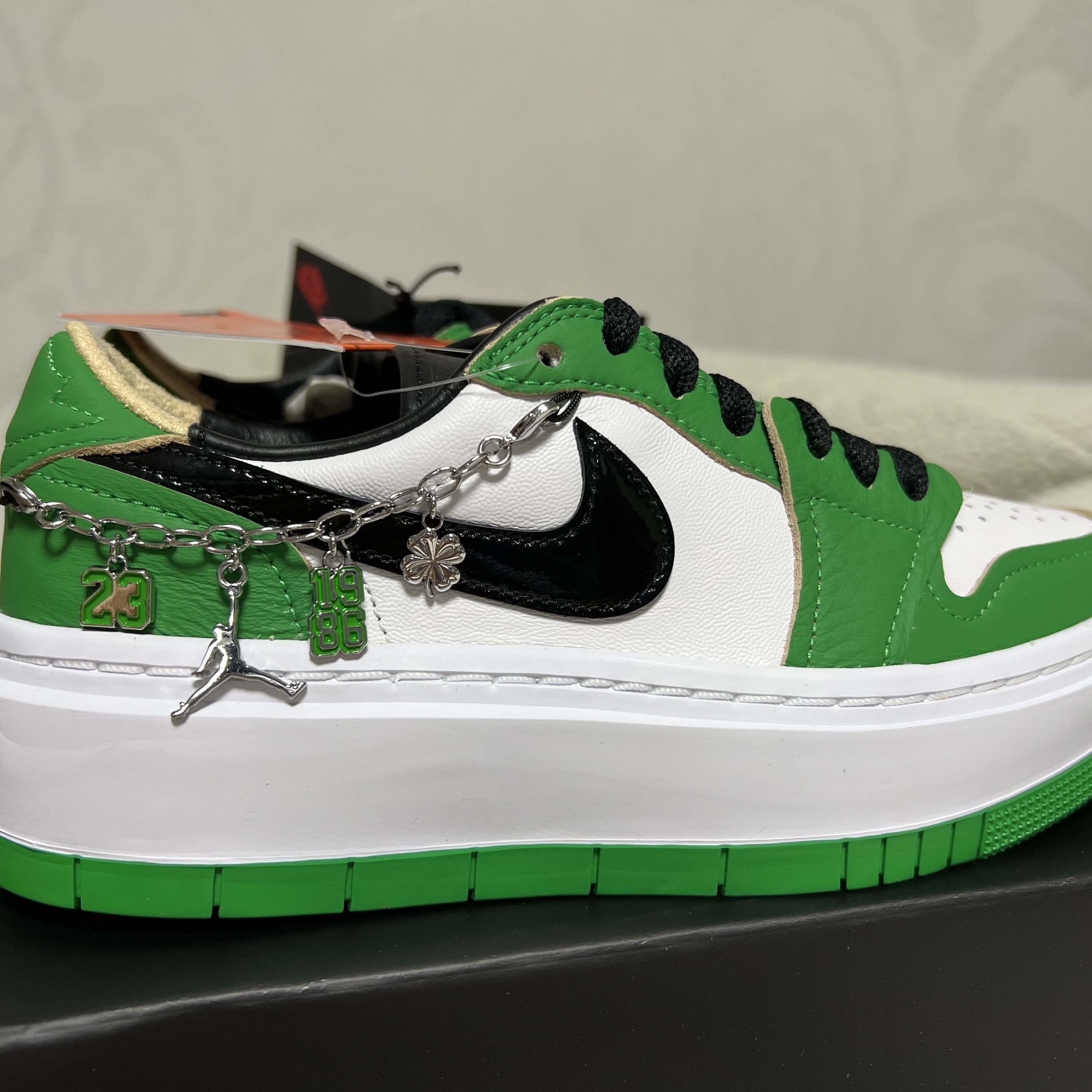 (W) Jordan 1 Elevate Low SE Lucky Green 착용 스타일 - 2