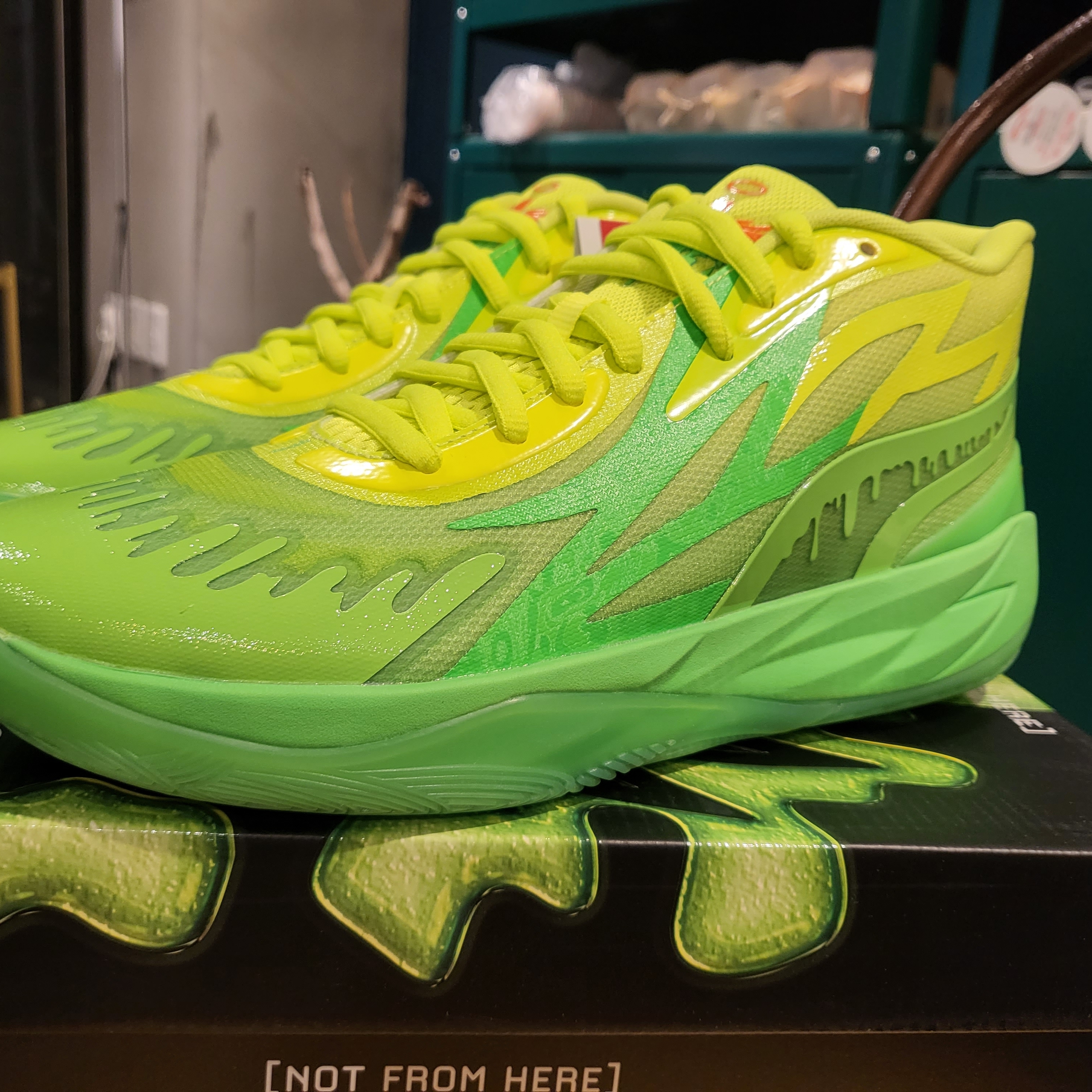 Puma MB.02 Lamelo Ball Fluro Green Lime Squeeze 착용 스타일 - 2