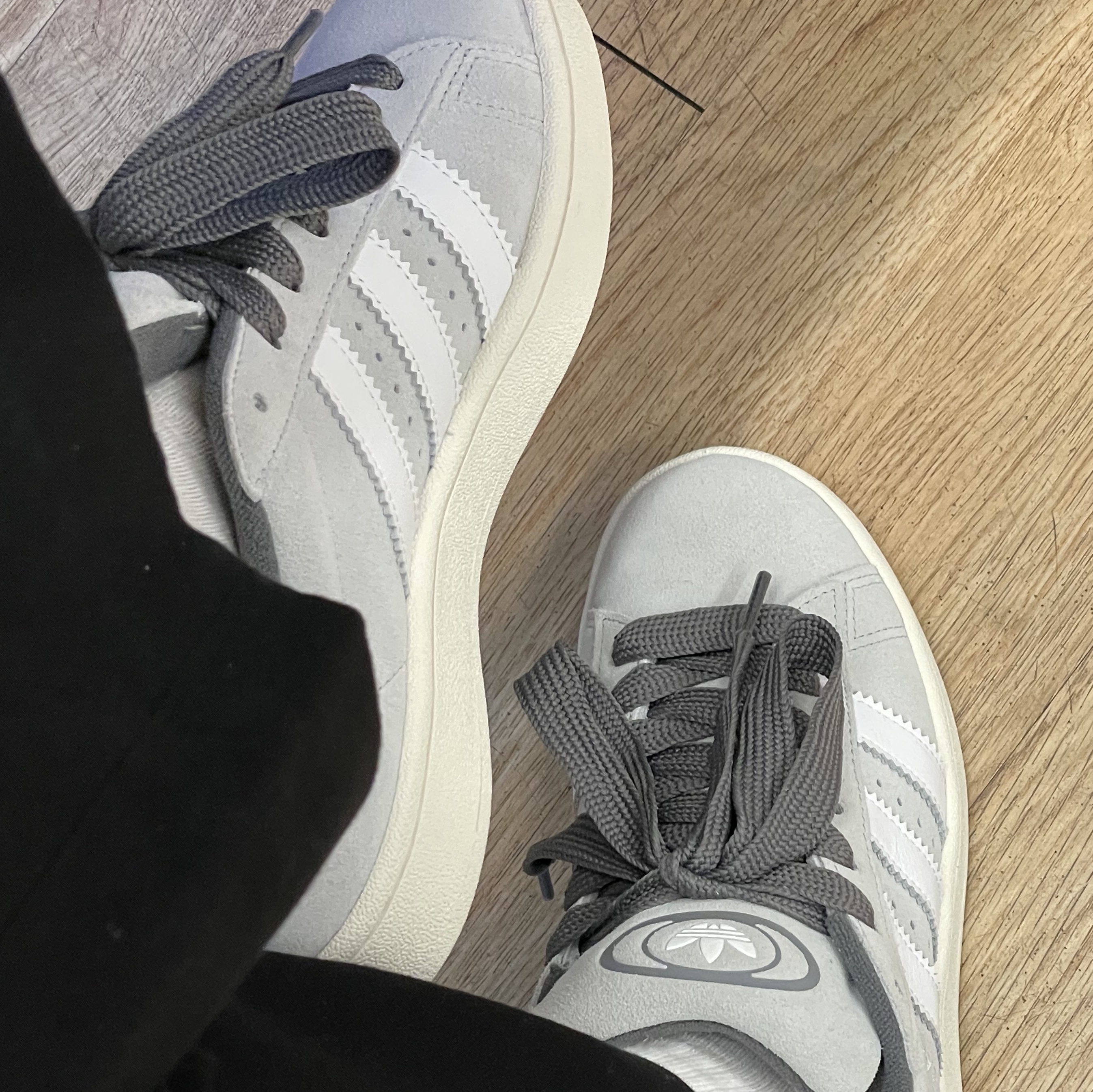 Adidas Campus 00s Grey One 착용 스타일 - 3