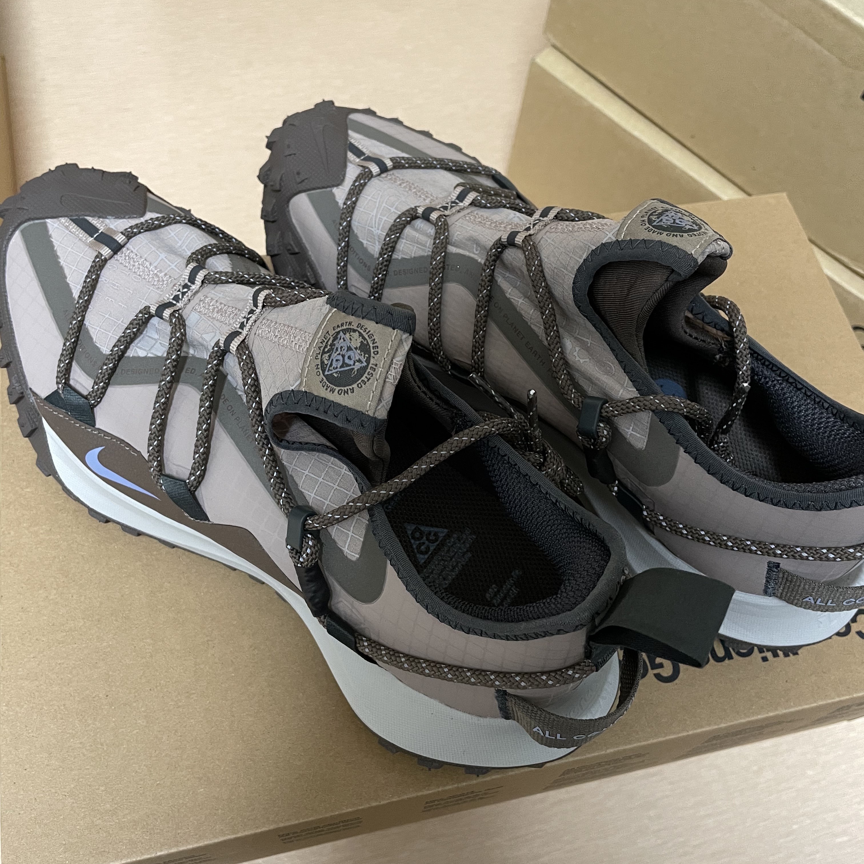 Nike ACG Mountain Fly Low Ironstone 착용 스타일