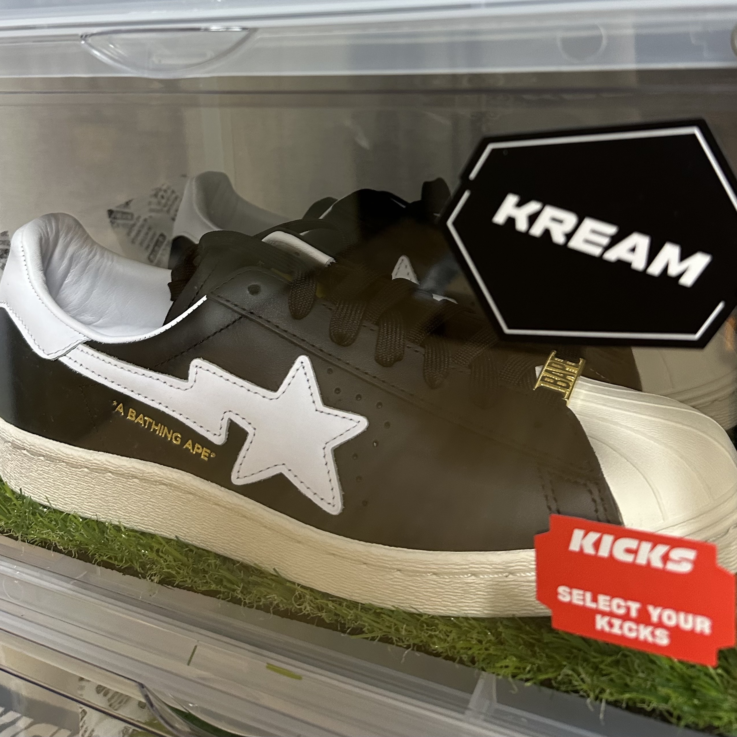 Adidas x BAPE Superstar 80s Core Black Off White 착용 스타일 - 1