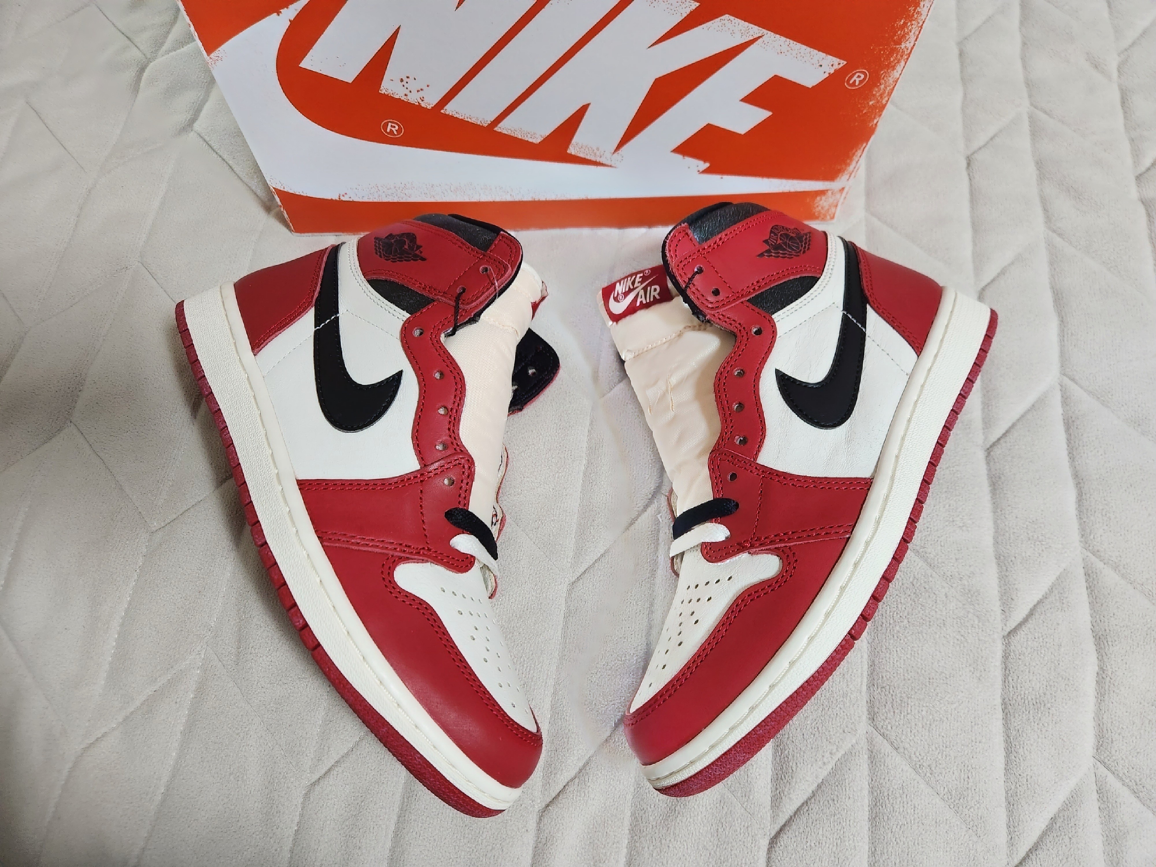 Jordan 1 Retro High OG Chicago 2022, Jordan 1 Retro High OG Taxi 착용 스타일 - 1