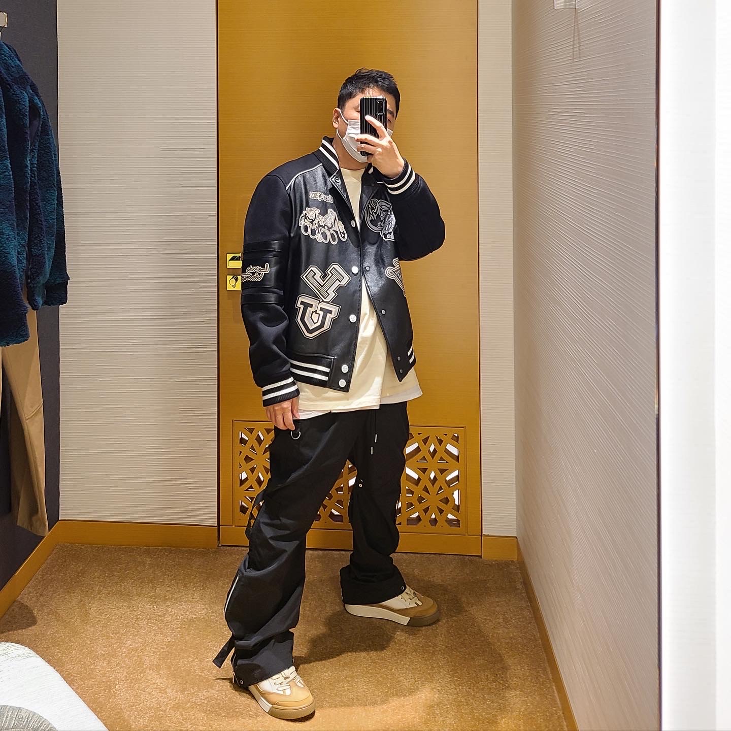Dior x Cactus Jack B713 Sneakers Cream Coffee 착용 스타일 - 1