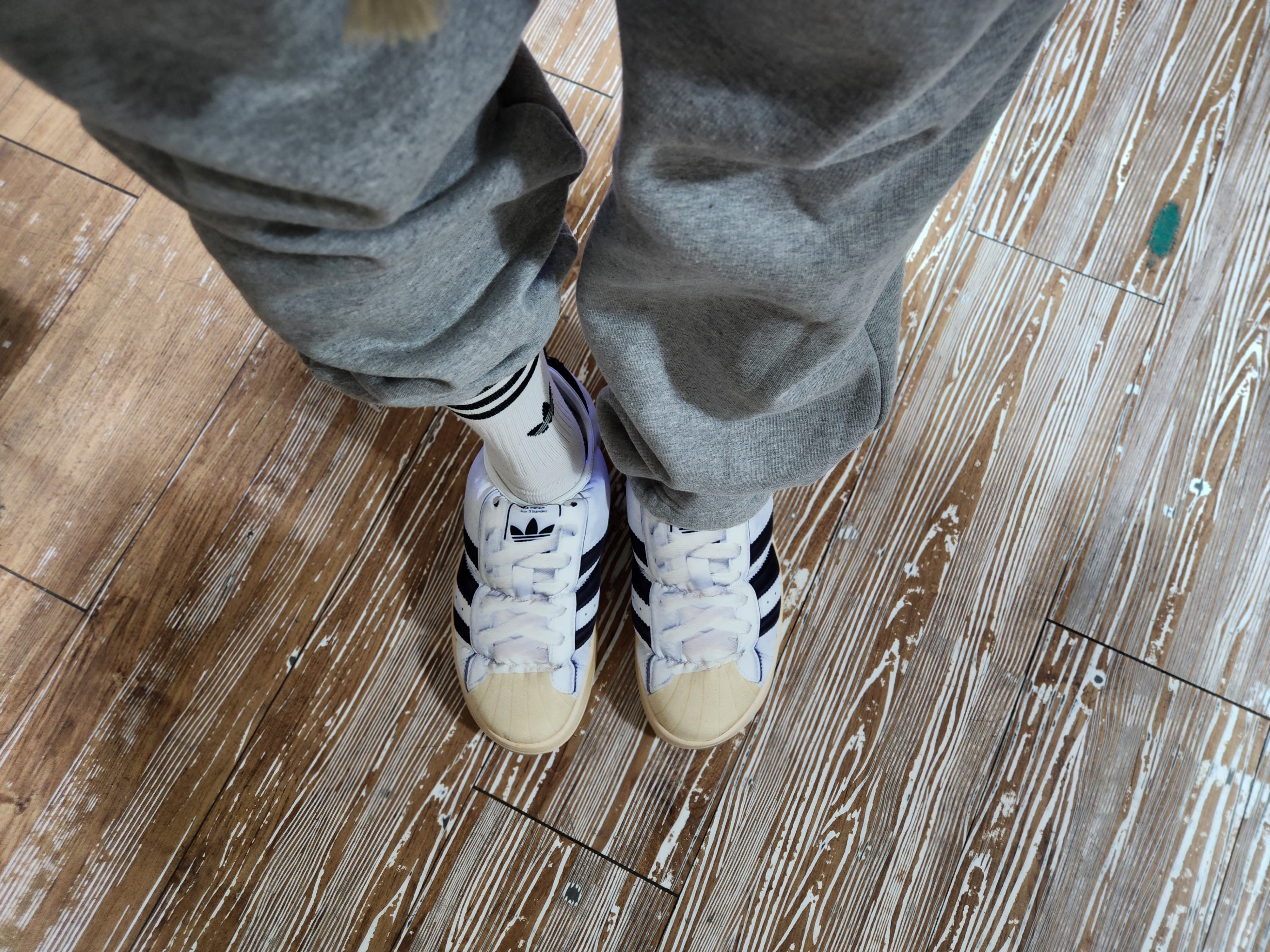 Adidas Puffylette Superstar Cloud White 착용 스타일 - 1
