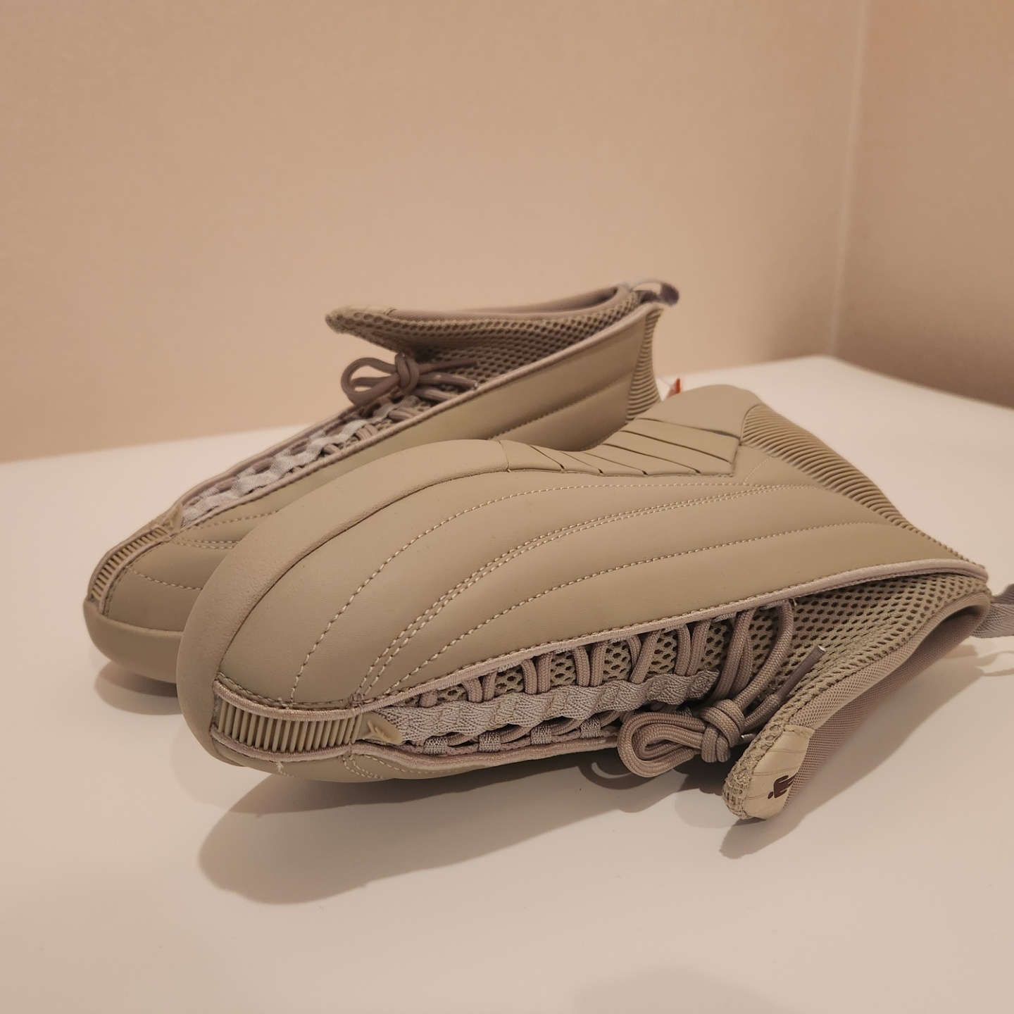 (W) Jordan 15 x Billie Eilish Retro SP Beige 착용 스타일 - 1