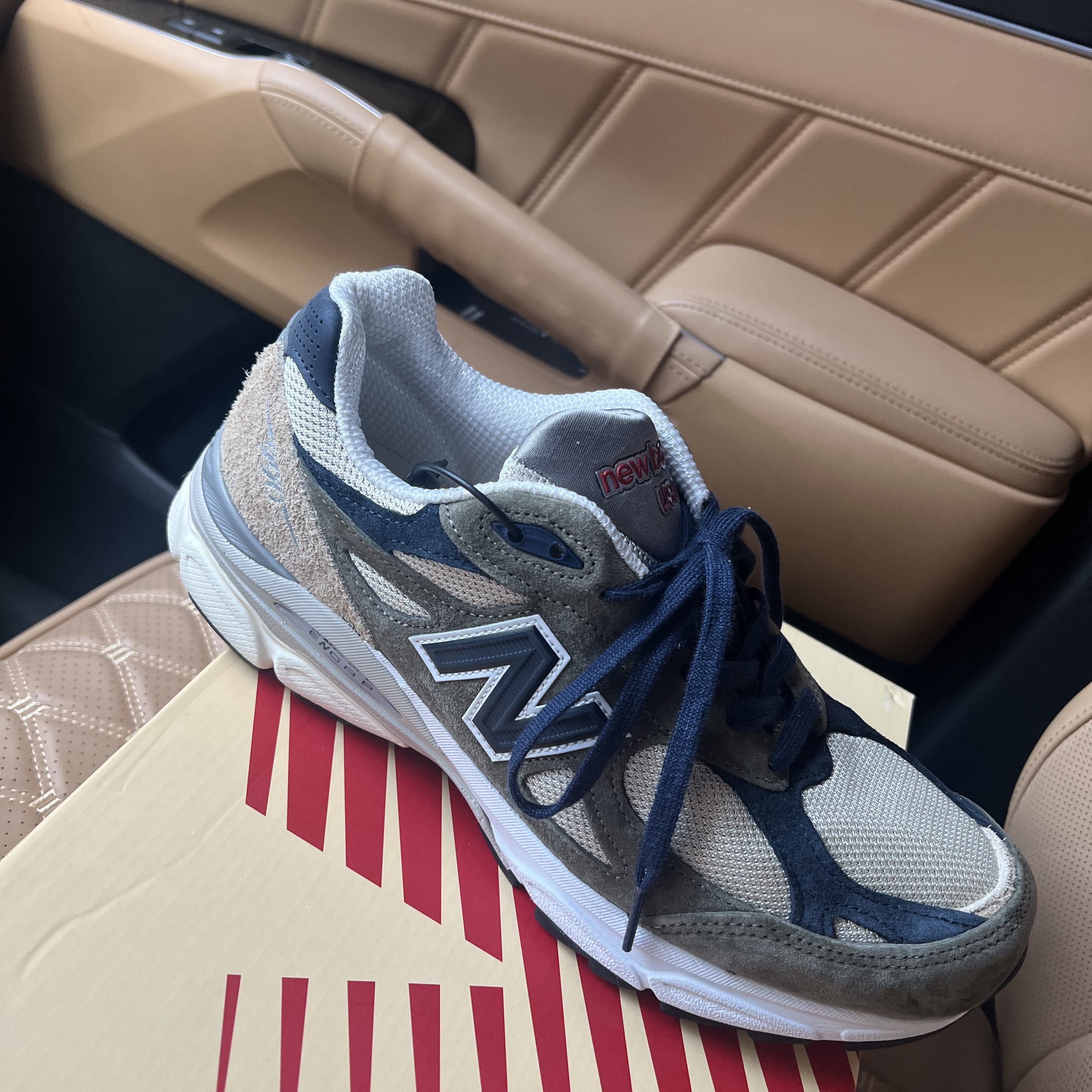 New Balance 990v3 Made in USA Olive 착용 스타일