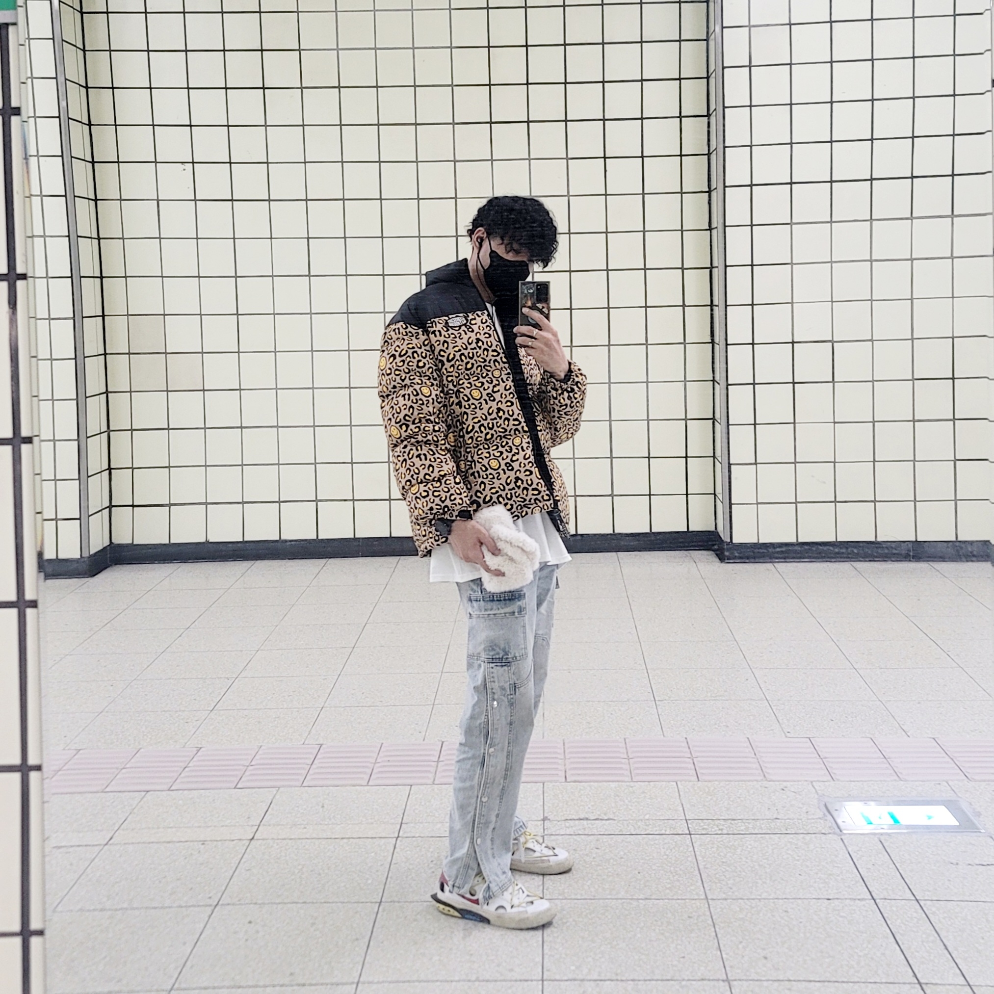 Nike x Off-White Blazer Low '77 White and University Red 착용 스타일