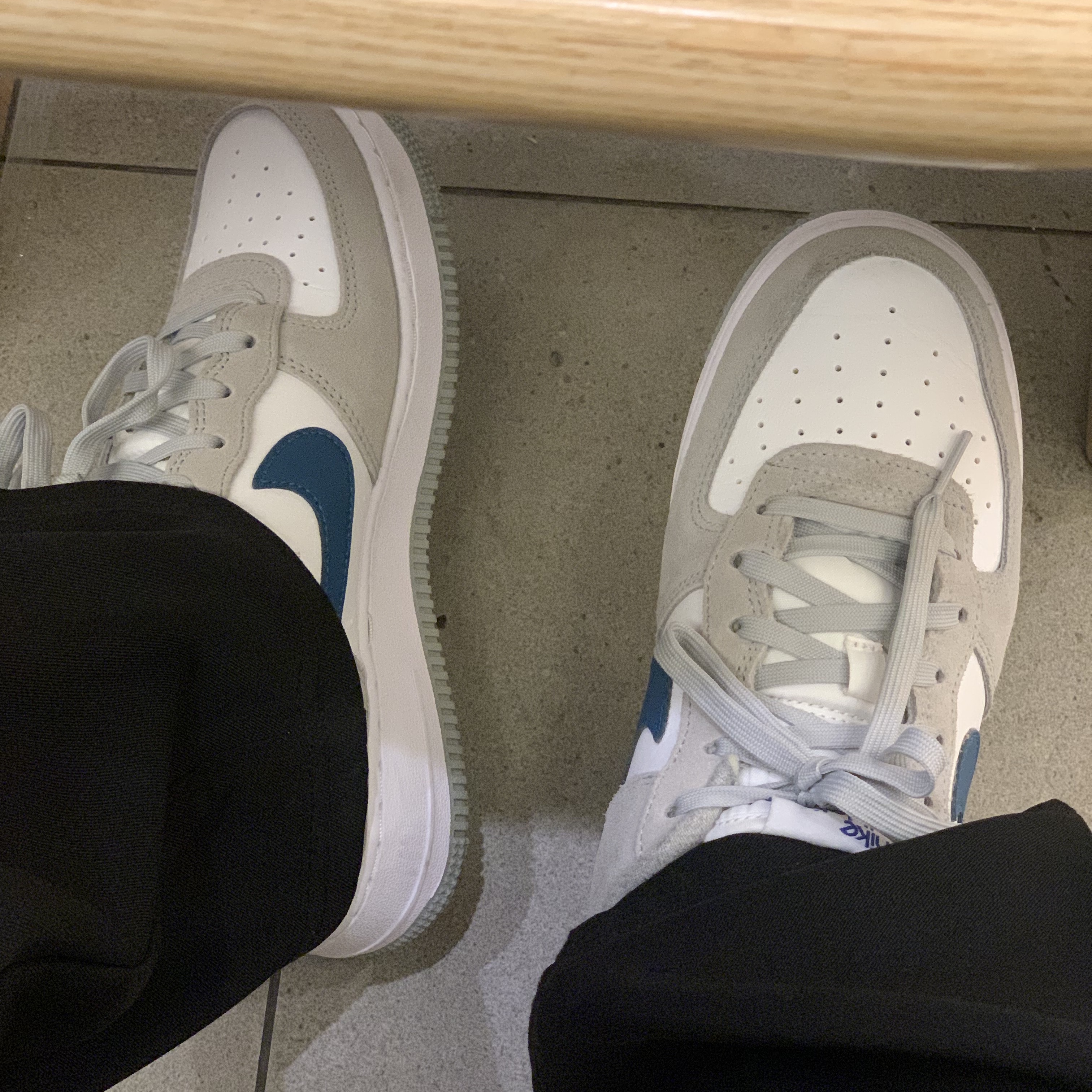 (GS) Nike Air Force 1 LV8 Athletic Club Light Smoke Grey Marina 착용 스타일