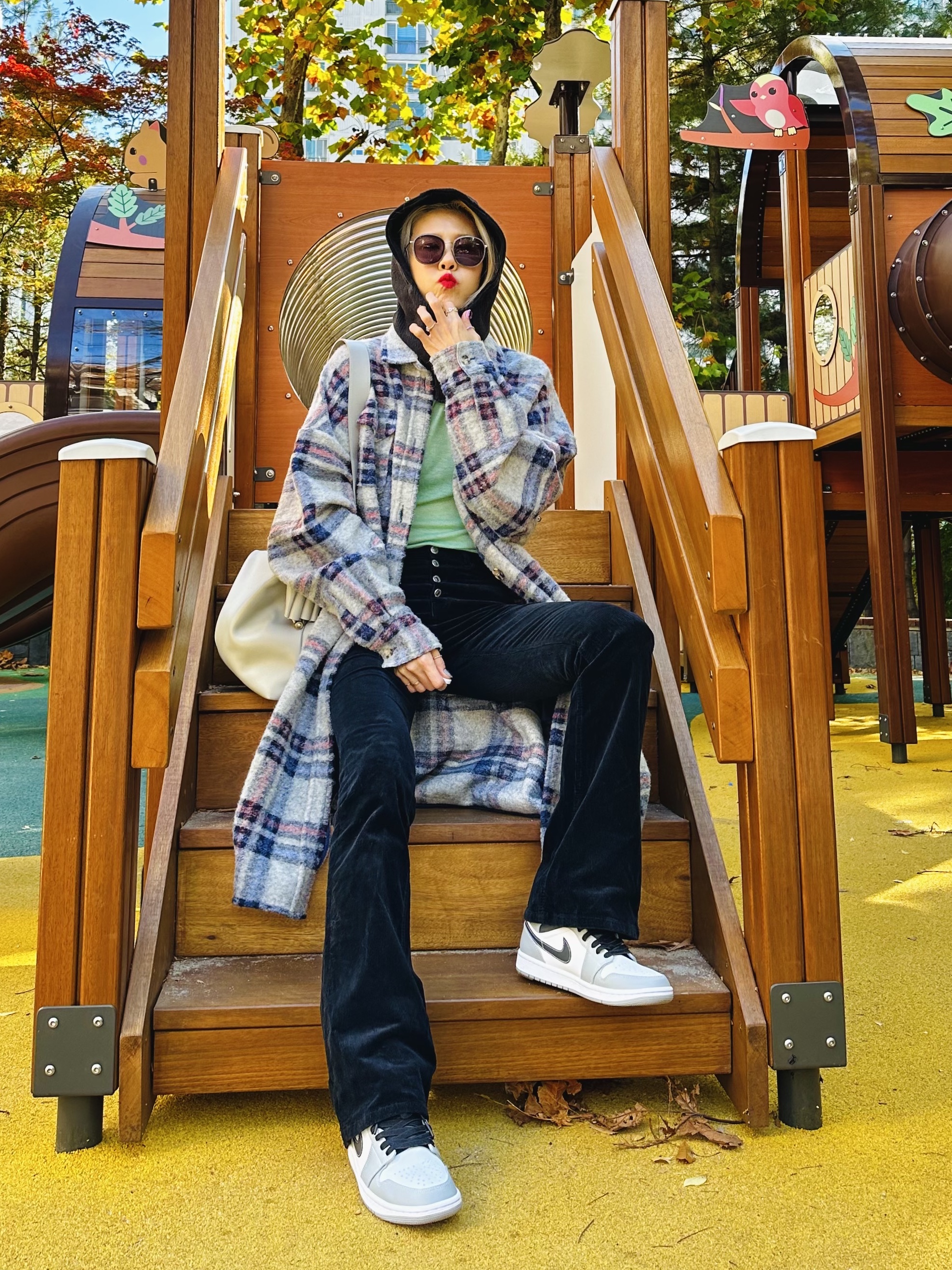 Jordan 1 Mid Light Smoke Grey Anthracite, (W) Isabel Marant Fontizi Coat Midnight - 21FW 착용 스타일 - 1