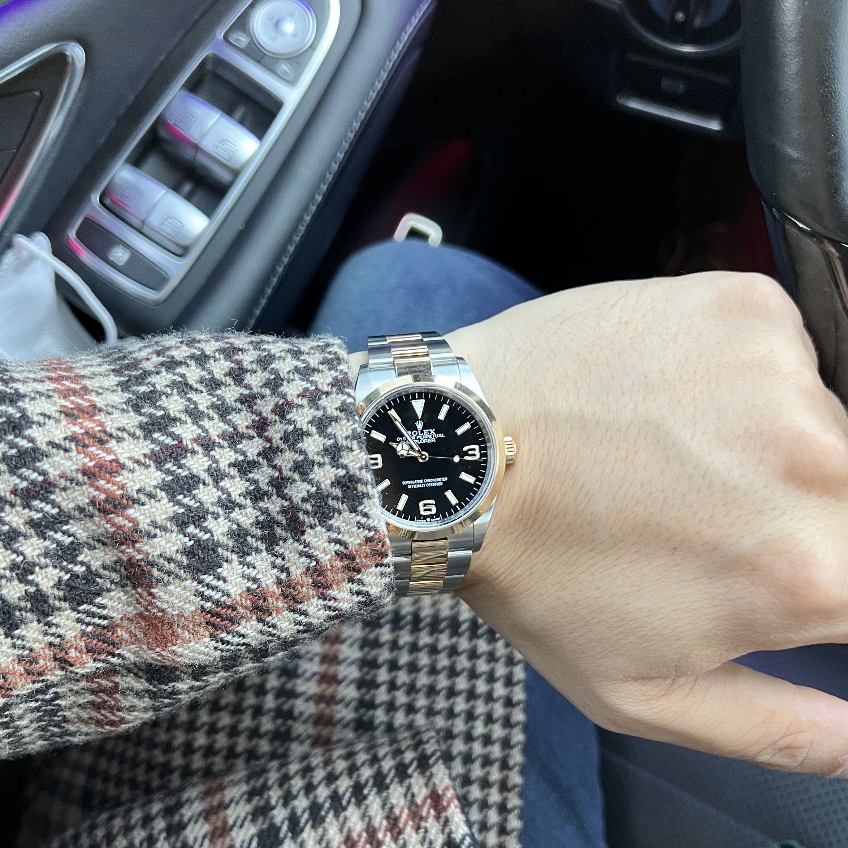 Rolex Explorer 36mm 124273 Black Oyster 착용 스타일