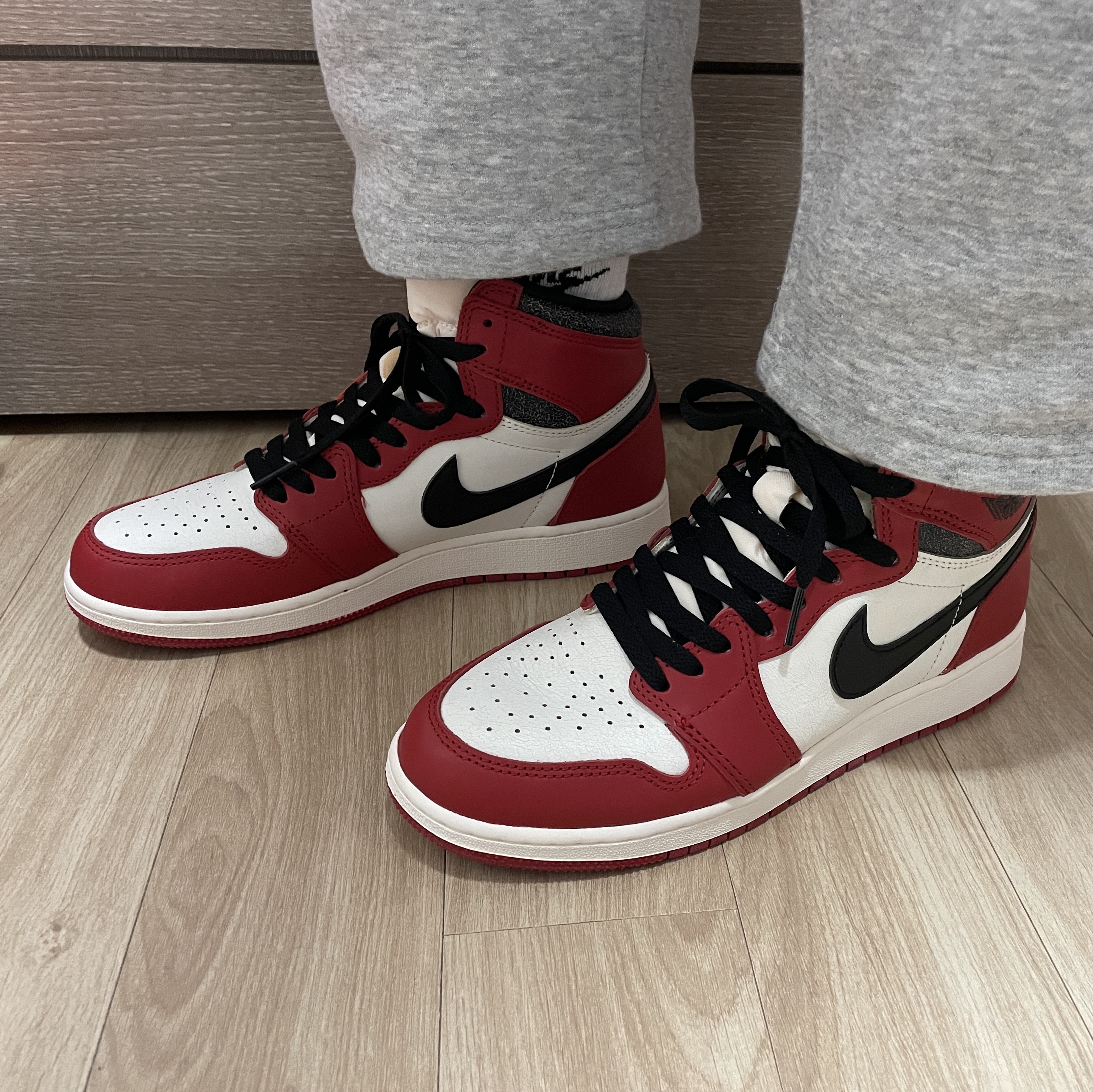 (GS) Jordan 1 Retro High OG Chicago 2022, Jordan 1 Retro High OG Chicago 2022 착용 스타일 - 1
