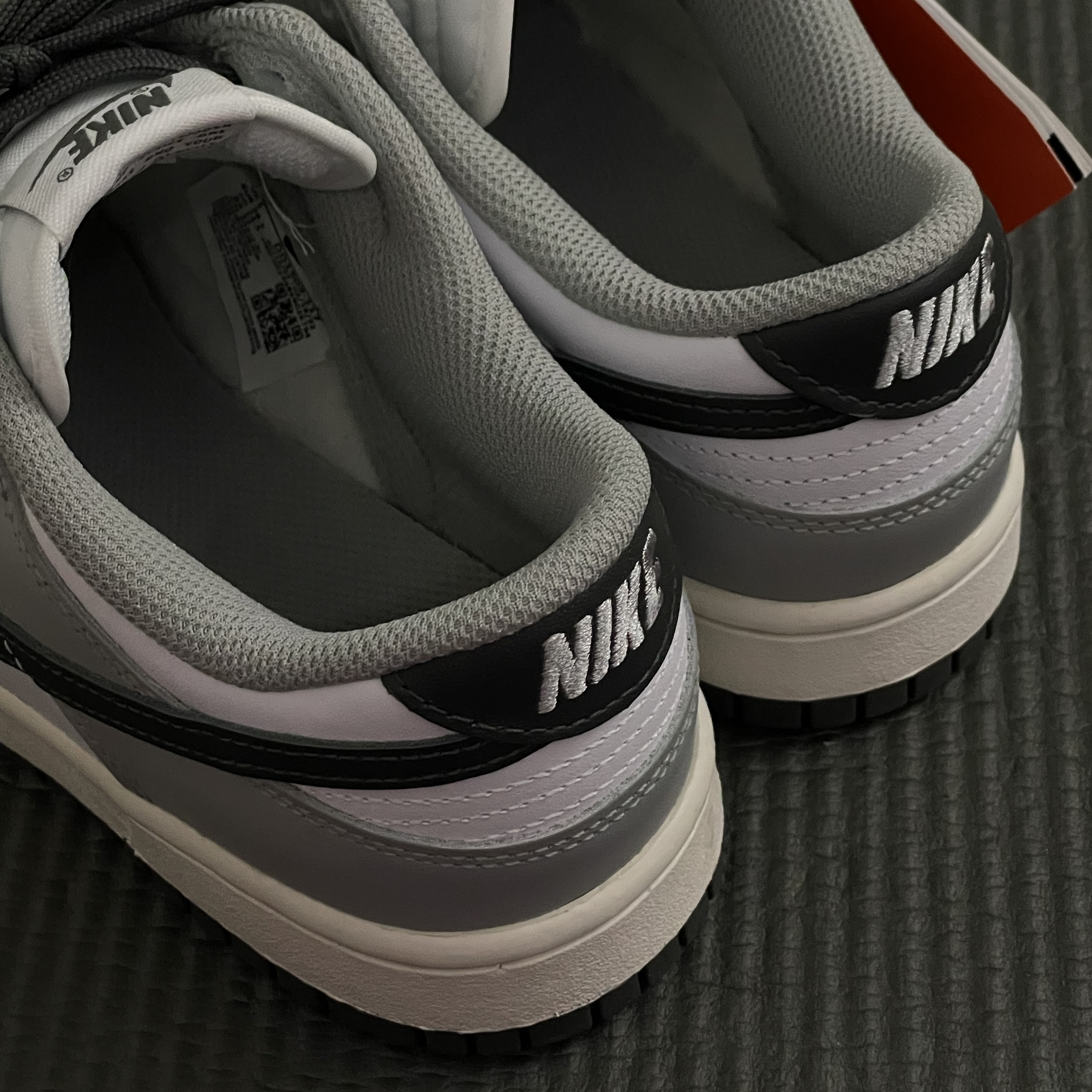 (W) Nike Dunk Low Light Smoke Grey 착용 스타일 - 2