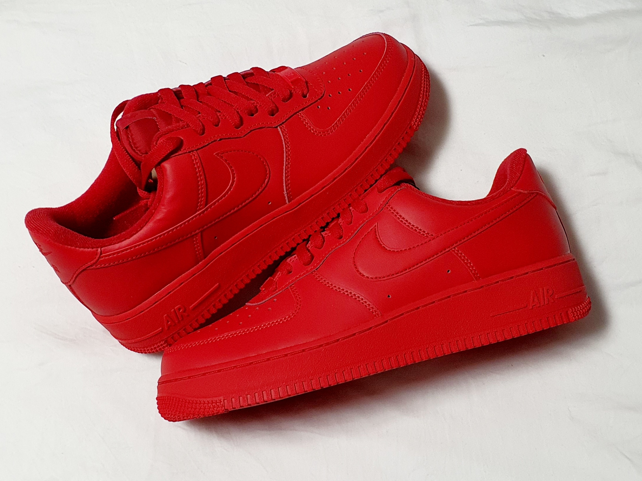 Nike Air Force 1 '07 LV8 Low 1 Triple Red 착용 스타일 - 1
