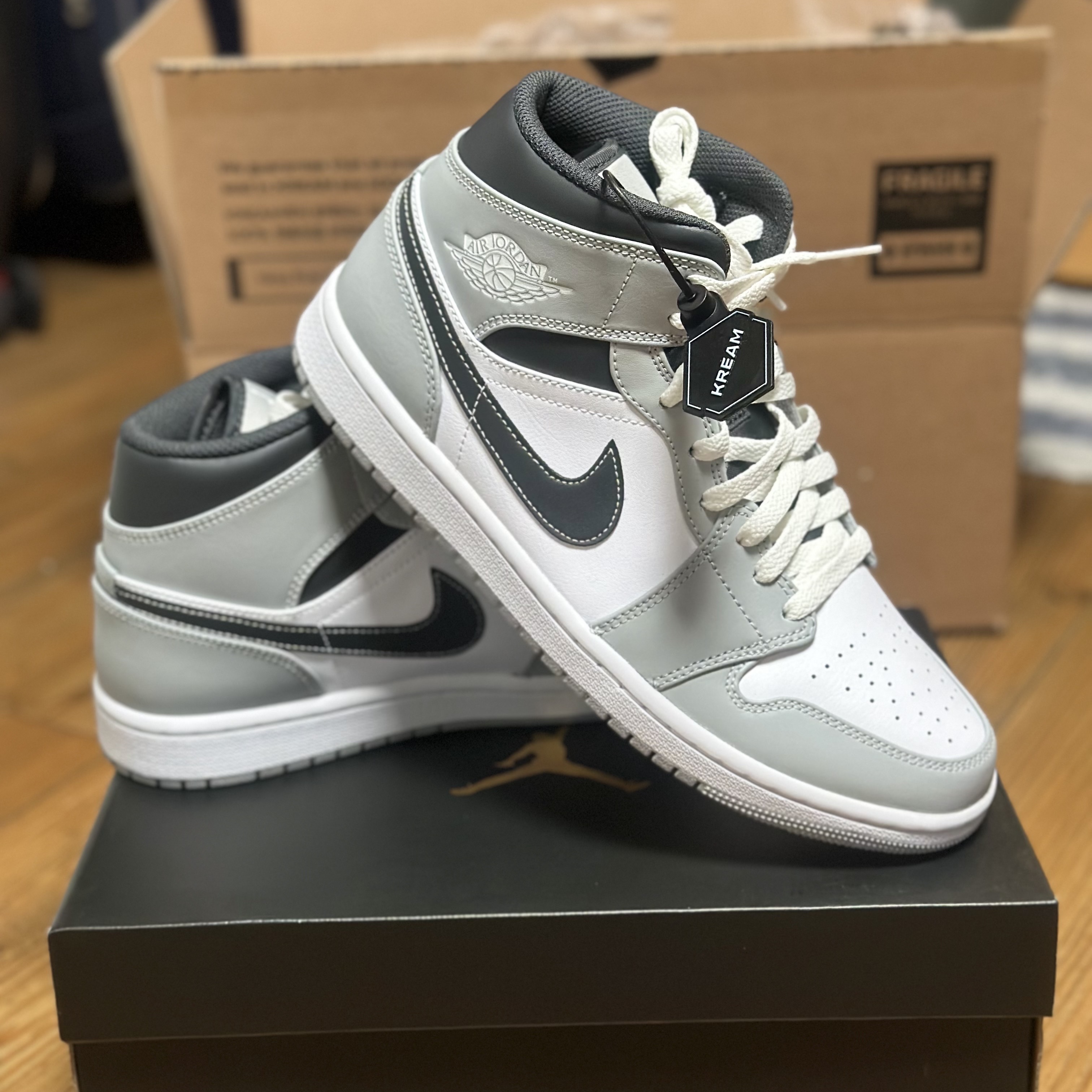 Jordan 1 Mid Light Smoke Grey Anthracite 착용 스타일