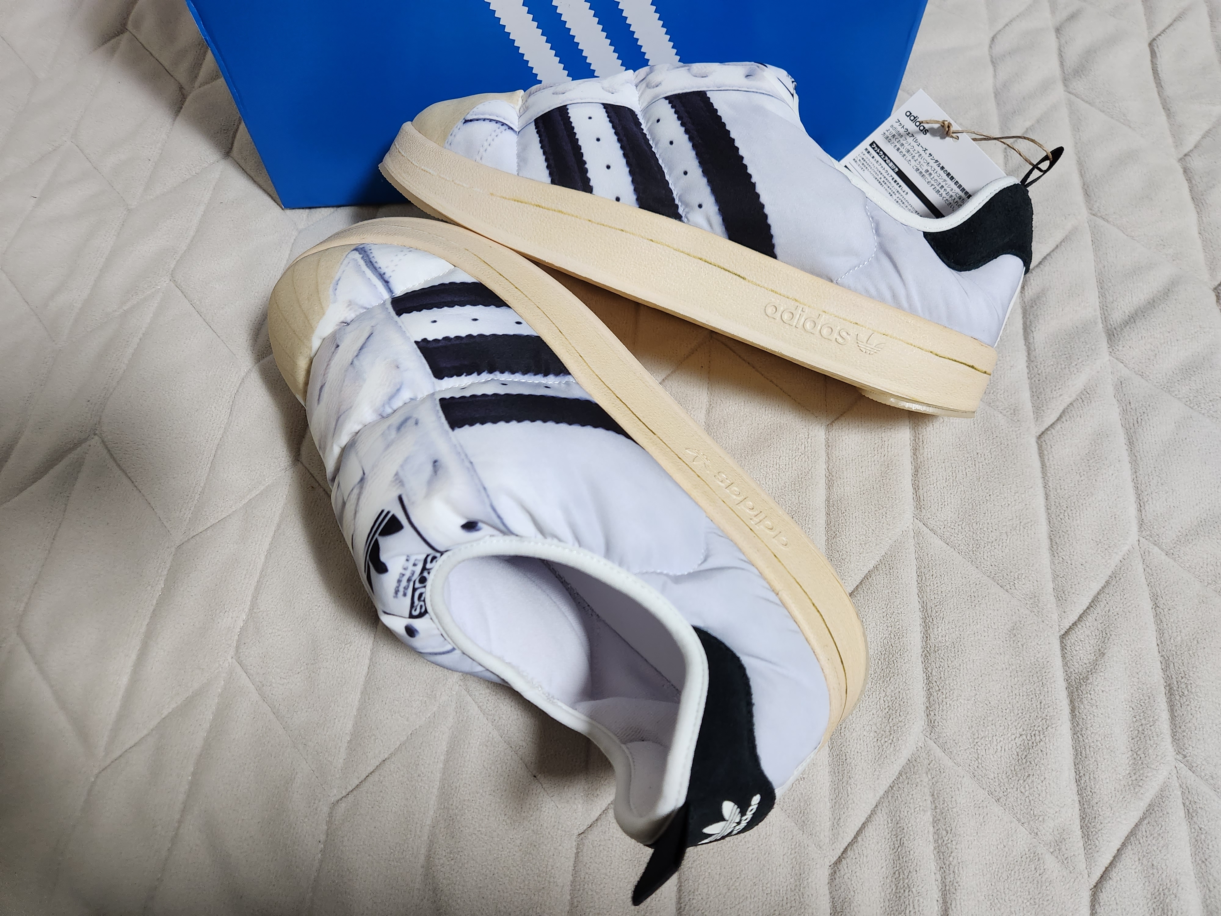 Adidas Puffylette Superstar Cloud White 착용 스타일 - 5
