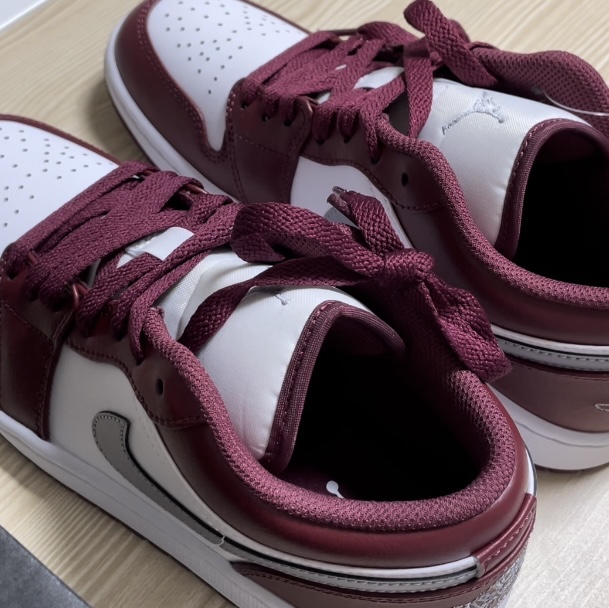 Jordan 1 Low Cherrywood Red 착용 스타일 - 1