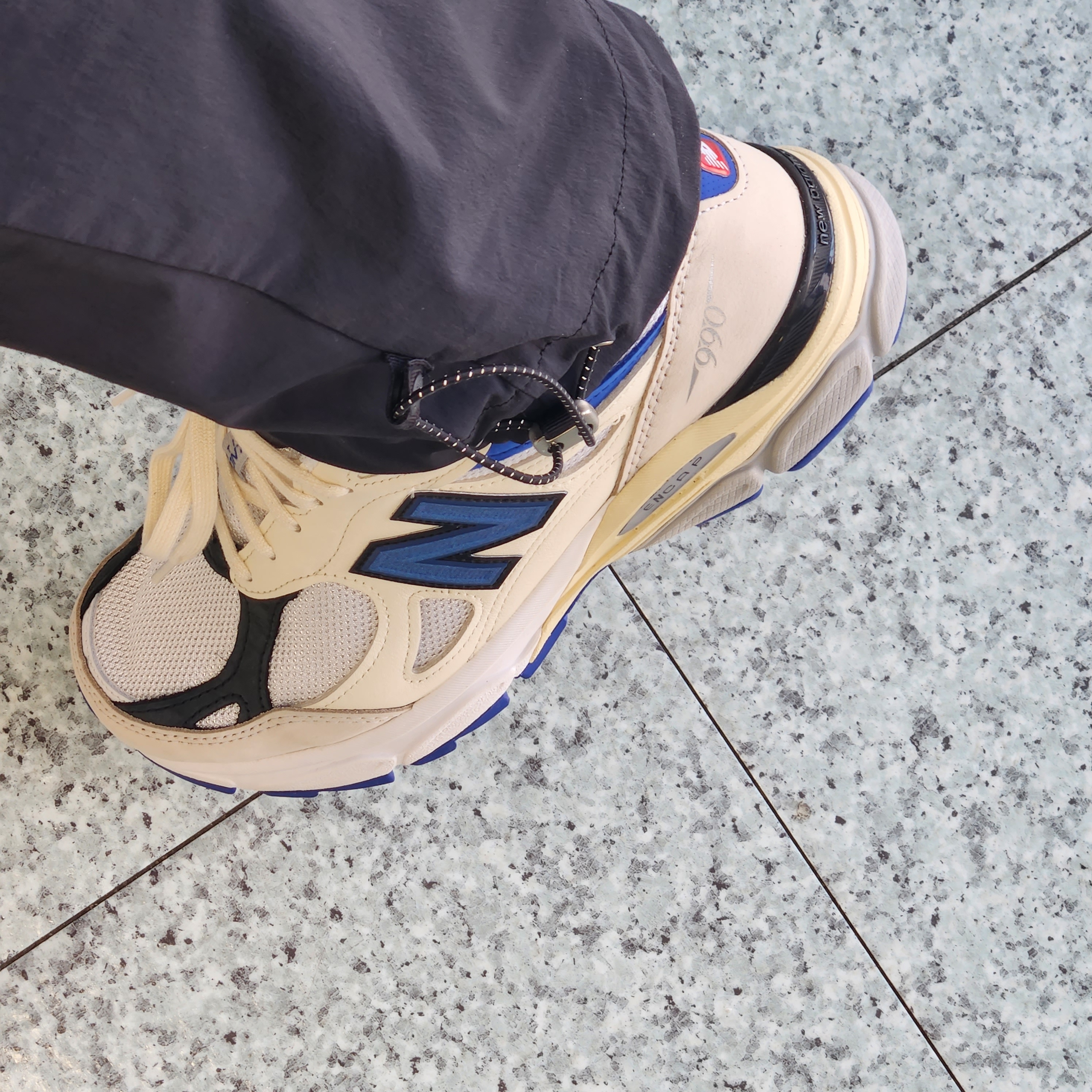 New Balance 990v3 Made in USA White Blue, Yeezy Gap Hoodie Blue 착용 스타일 - 3