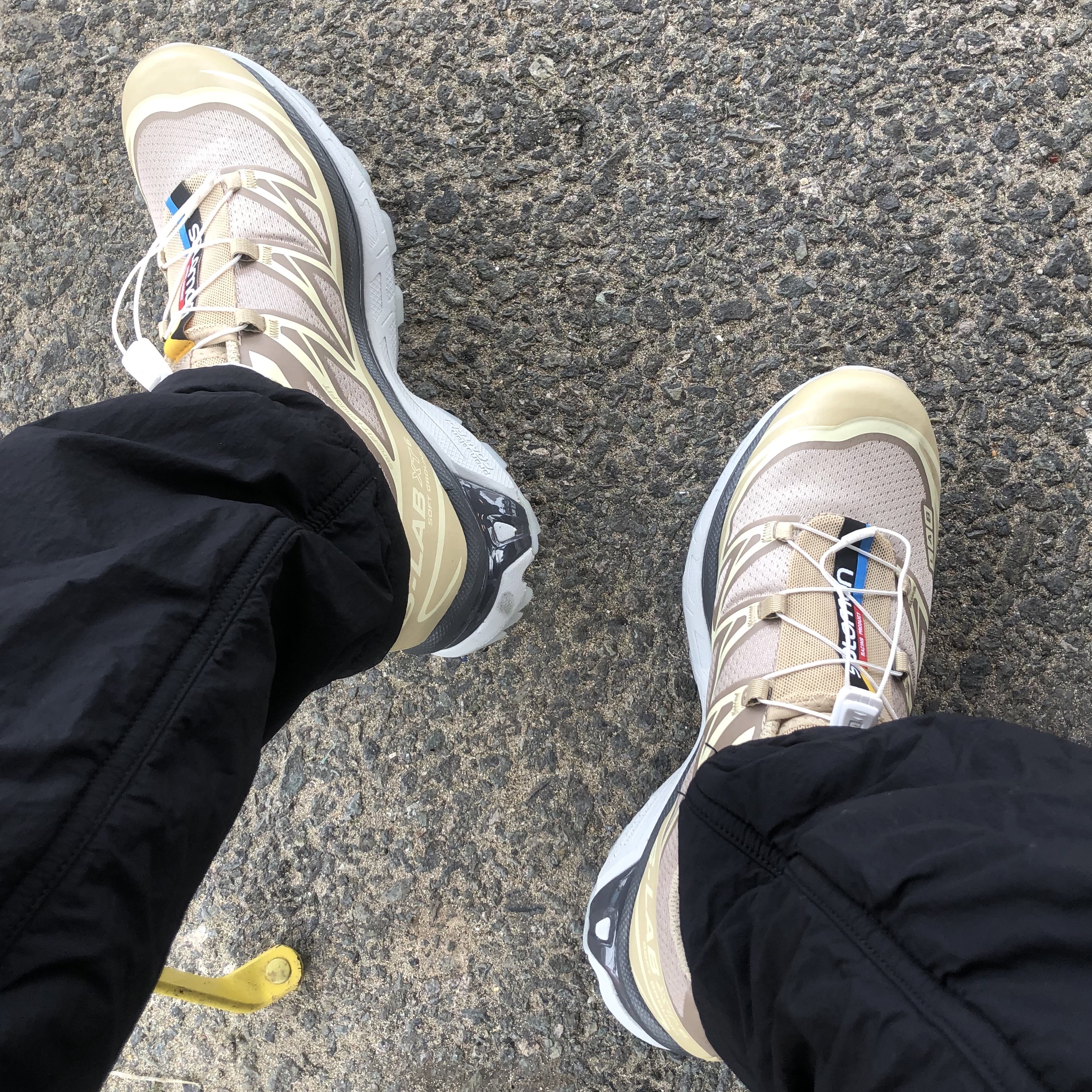 Salomon XT-6 Clear Safari Vanila Ice 착용 스타일