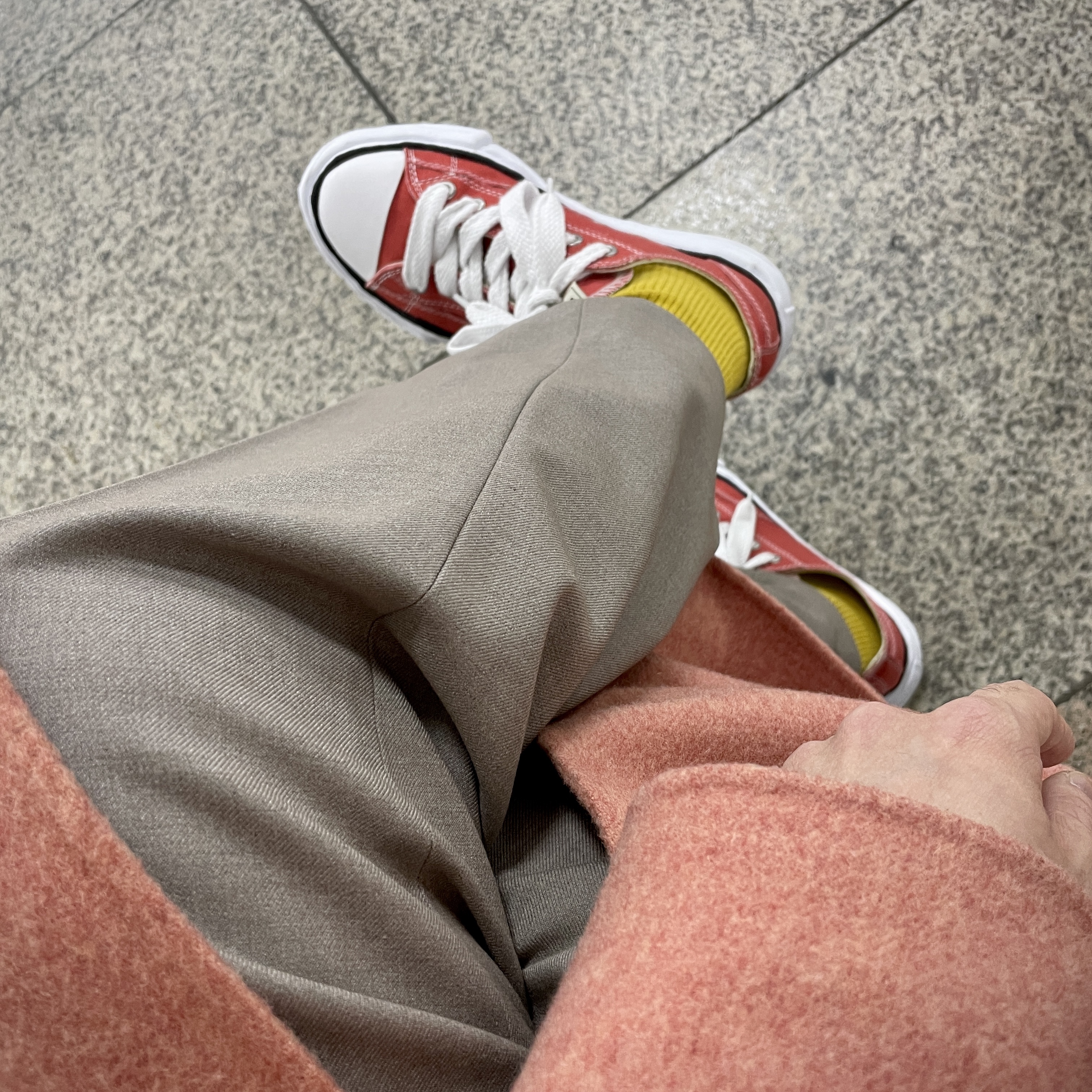 Maison Mihara Yasuhiro Peterson OG Sole Canvas Low Sneakers Orange 착용 스타일