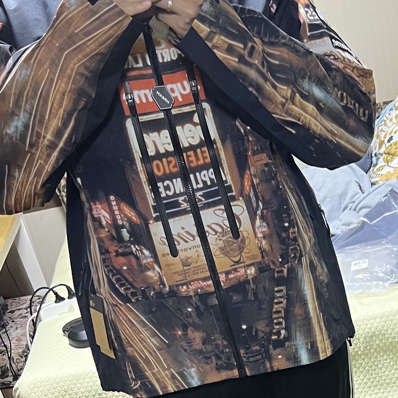 Supreme x The North Face Taped Seam Shell Jacket Times Square - 22FW, Sony WH-1000XM5 Black (Korean Ver.) 착용 스타일