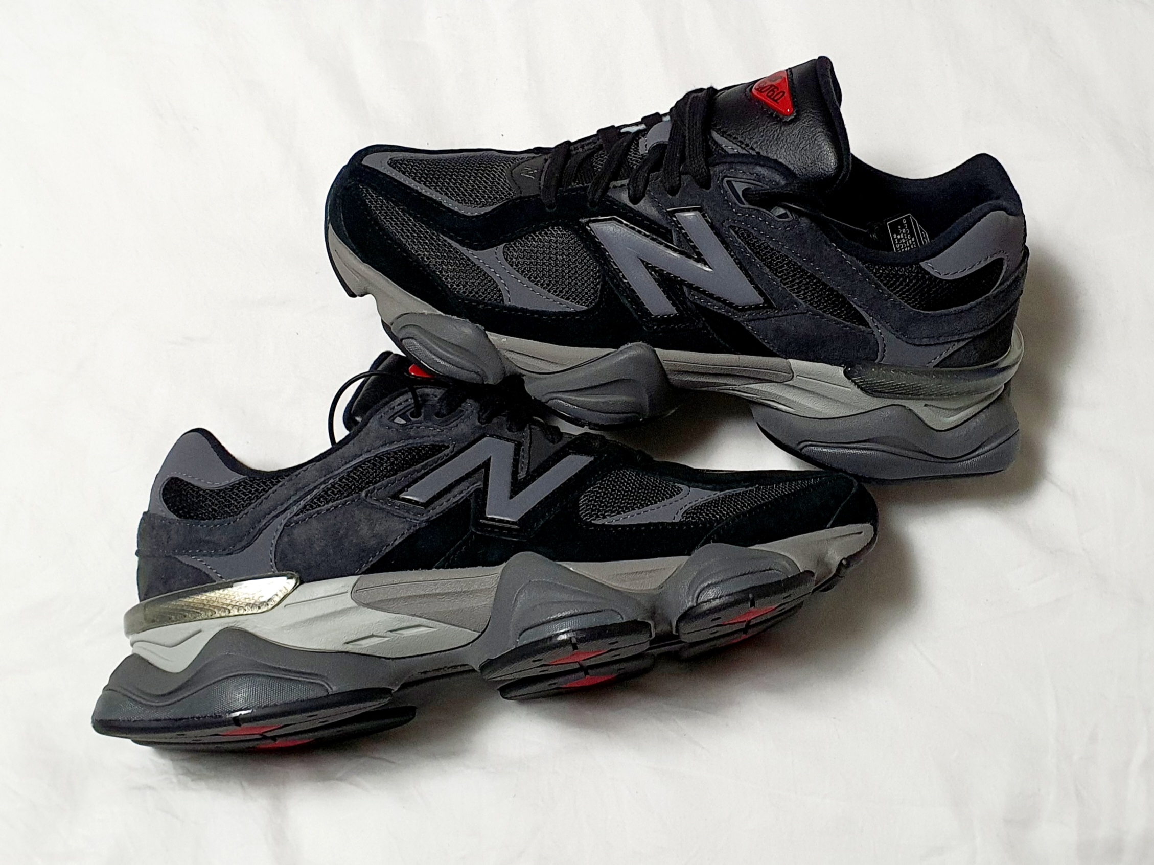 New Balance 9060 Black Castlerock 착용 스타일 - 4