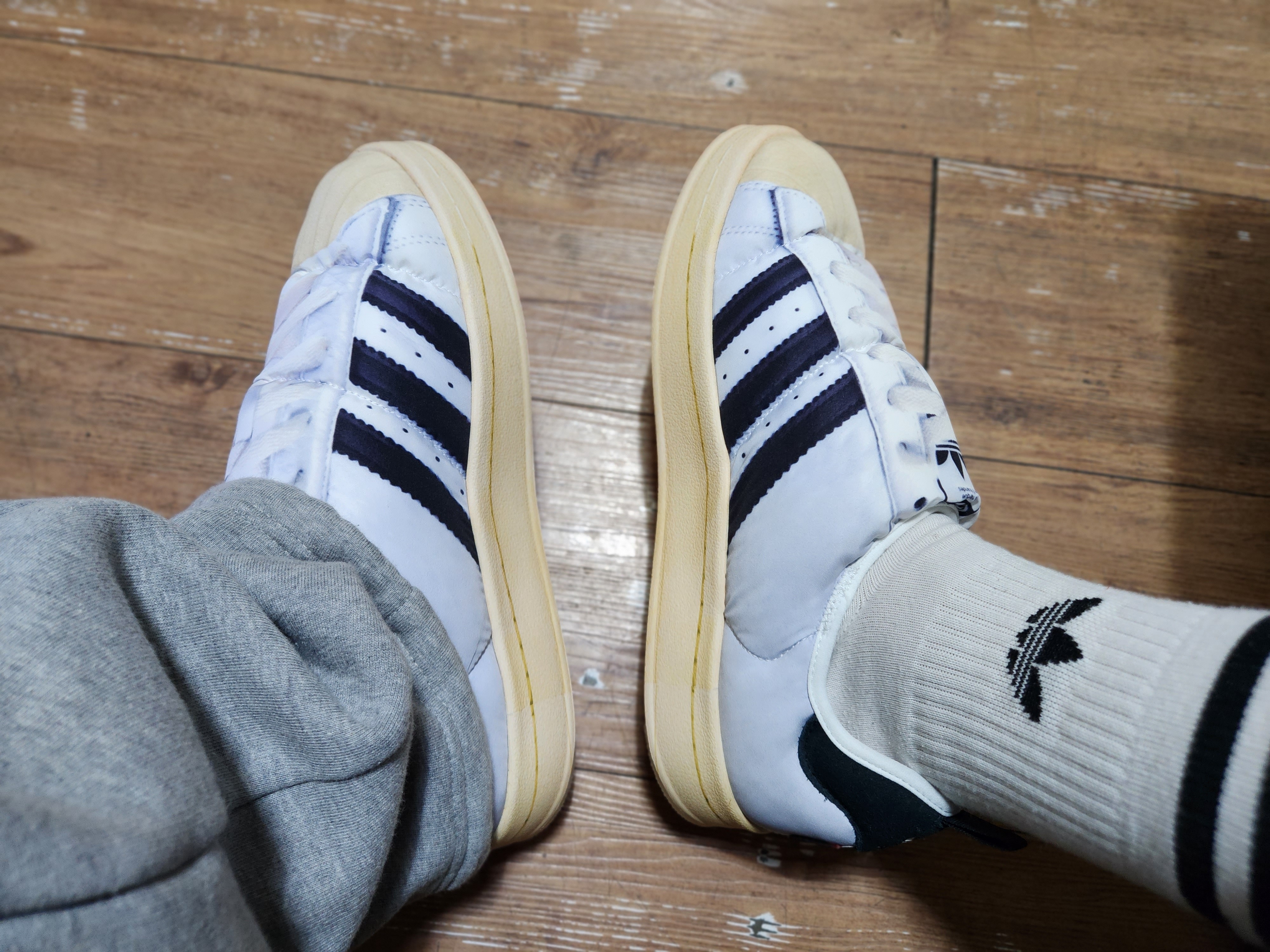Adidas Puffylette Superstar Cloud White 착용 스타일 - 4